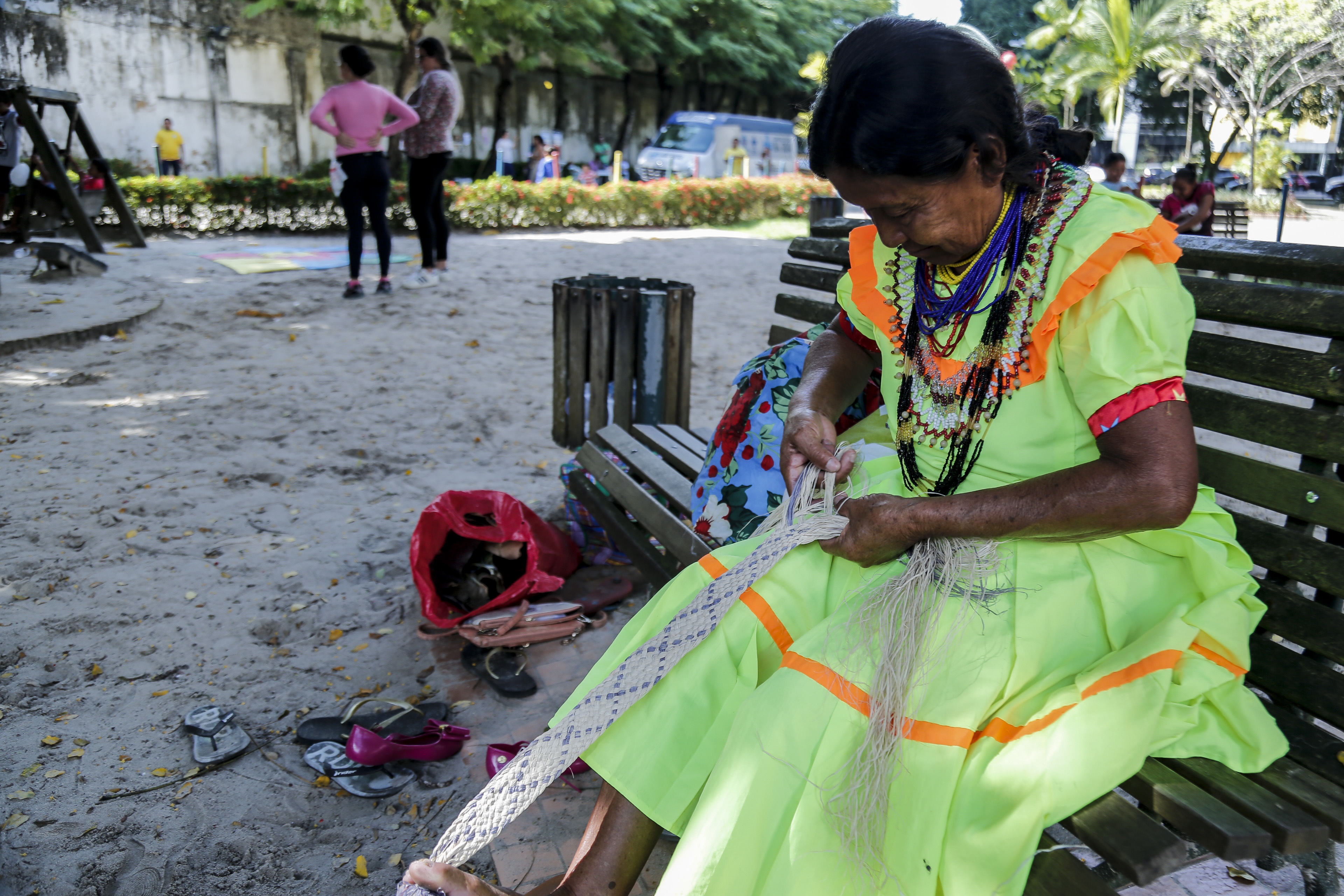 Prefeitura de Belém promove oficina de biojoias para mulheres Warao