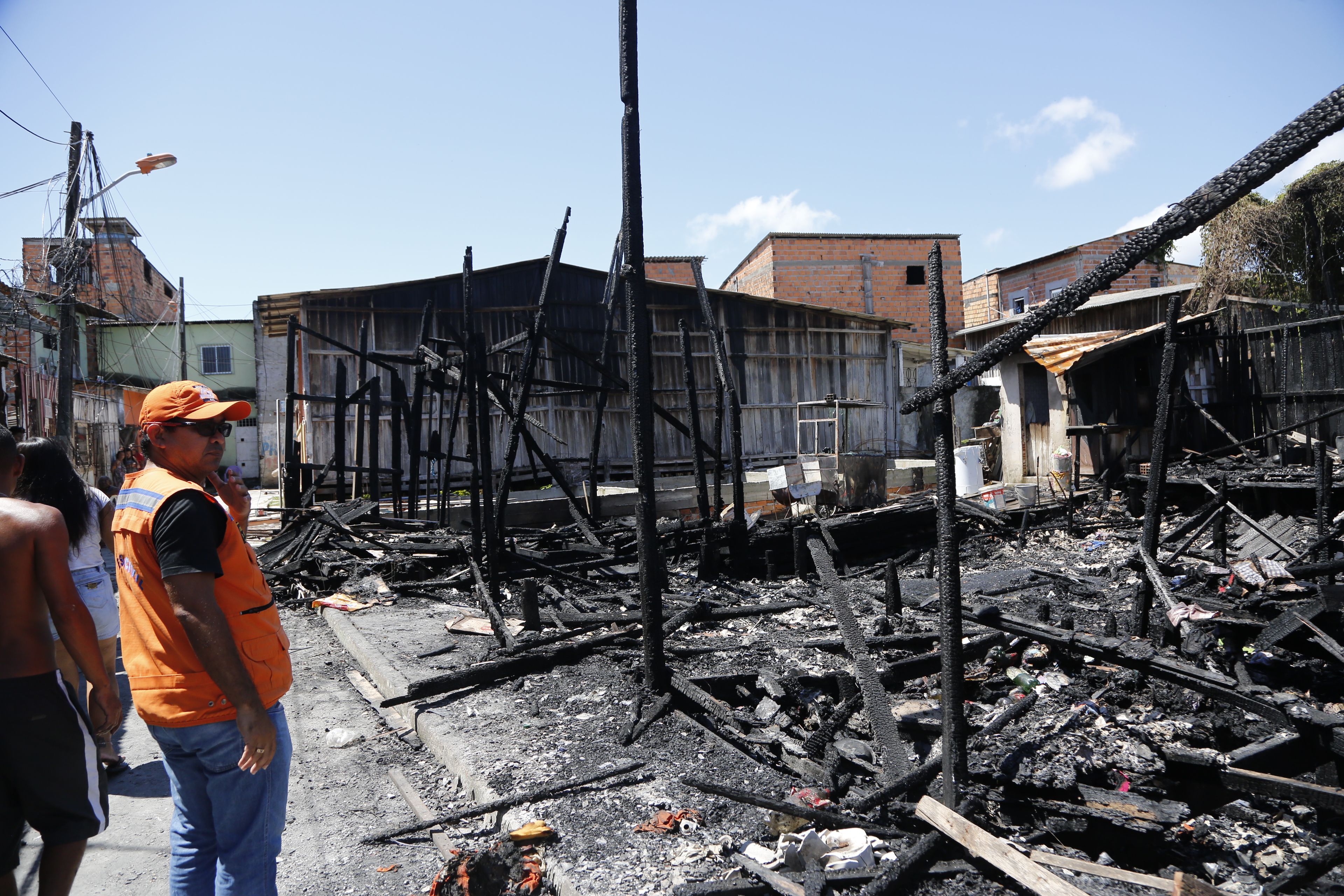 Prefeitura de Belém presta auxílio às famílias vítimas de incêndio no bairro do Guamá