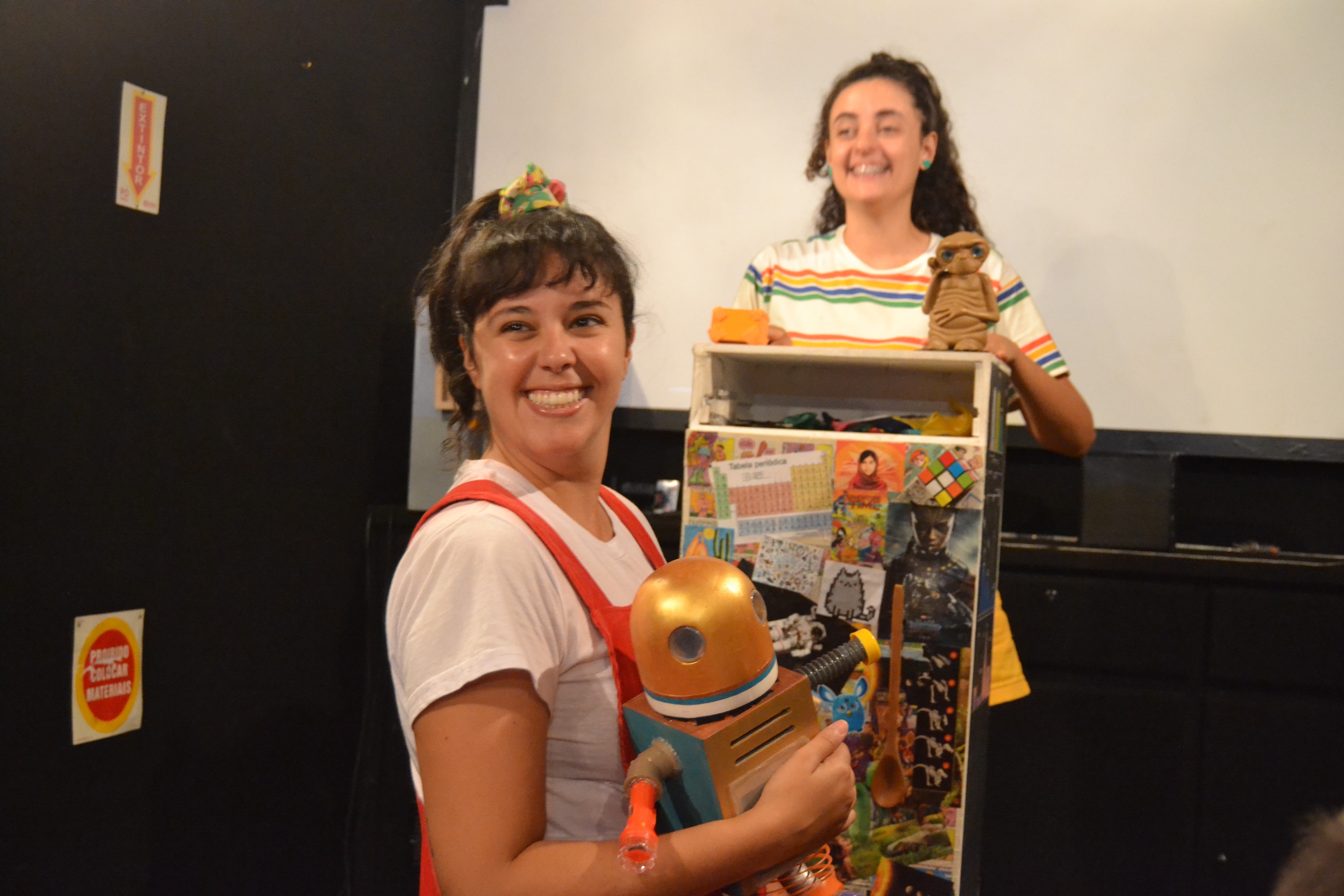 Alunos de Icoaraci aprendem sobre ciência e tecnologia com o Teatro Móvel