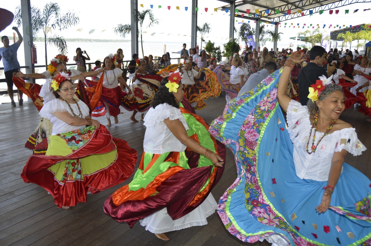Festa do Idoso e ações terapêuticas juninas contagiam usuários dos serviços de saúde