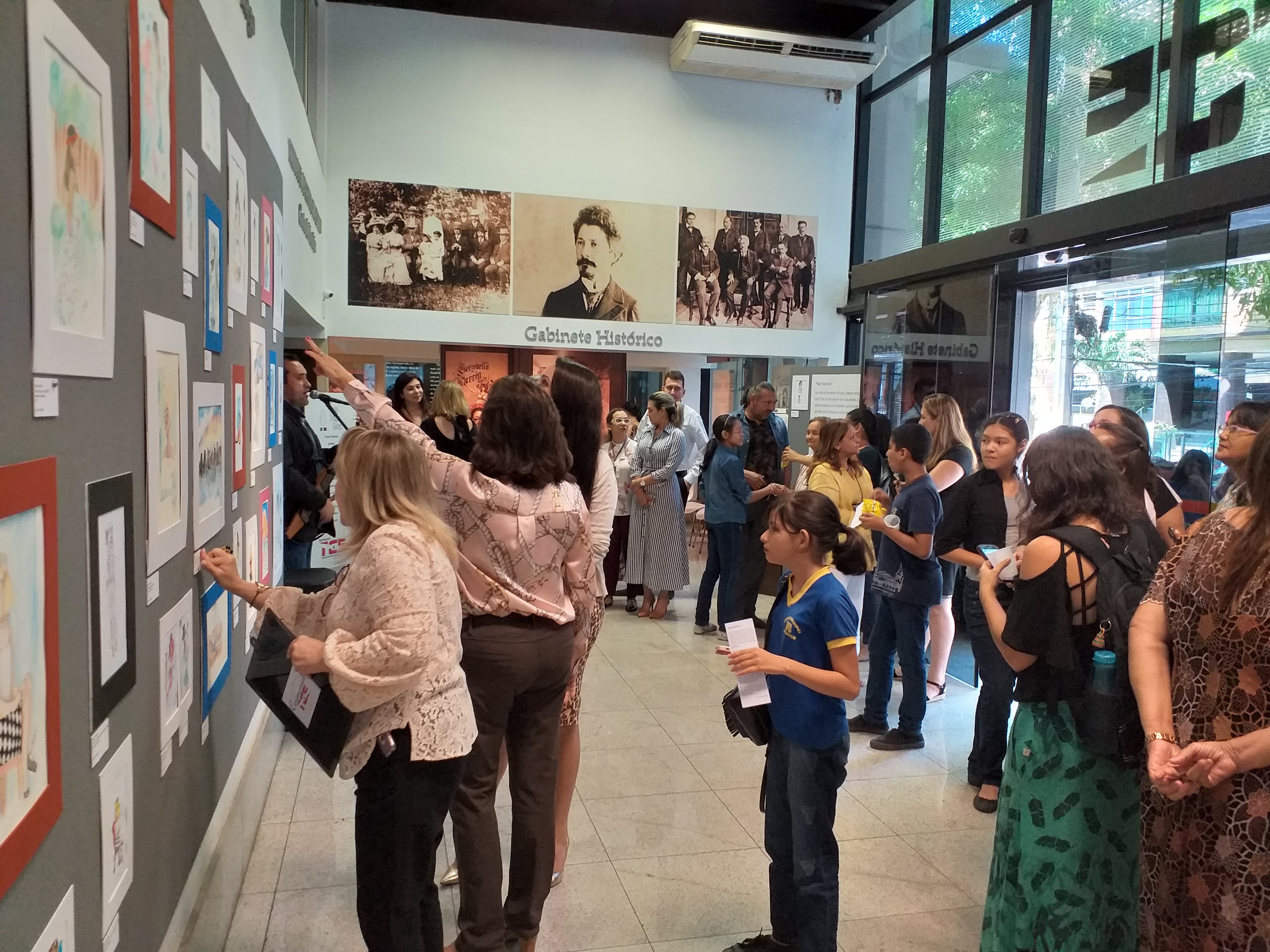 Aluna da Escola Ruy da Silveira Brito realiza exposição artística no TCE-PA