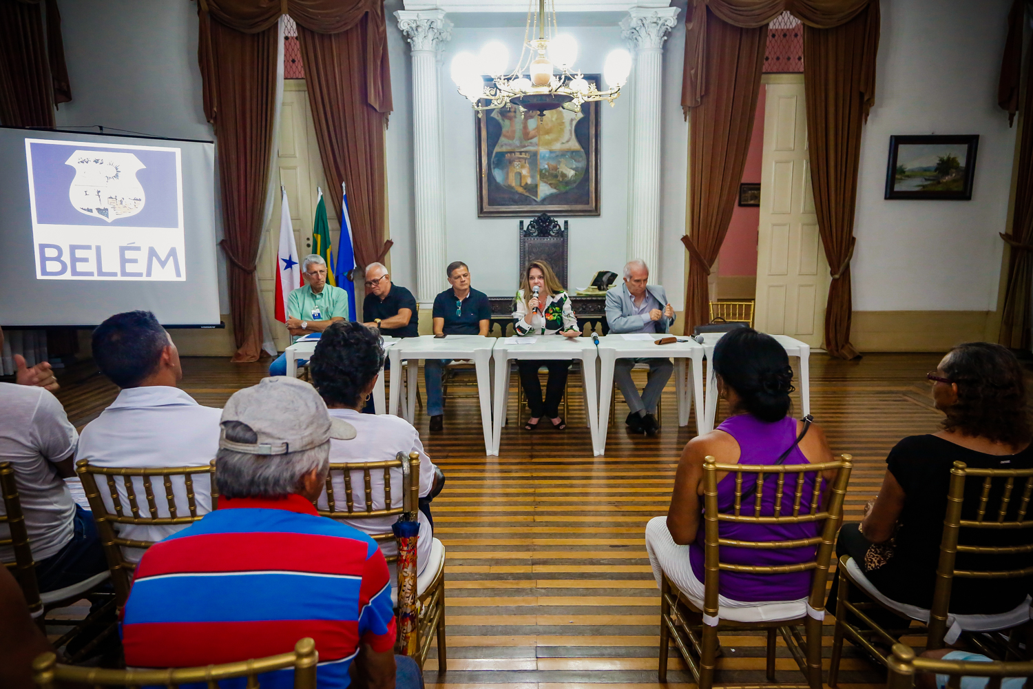 Feirantes se reúnem para conhecer projeto das obras emergenciais do Ver-o-Peso