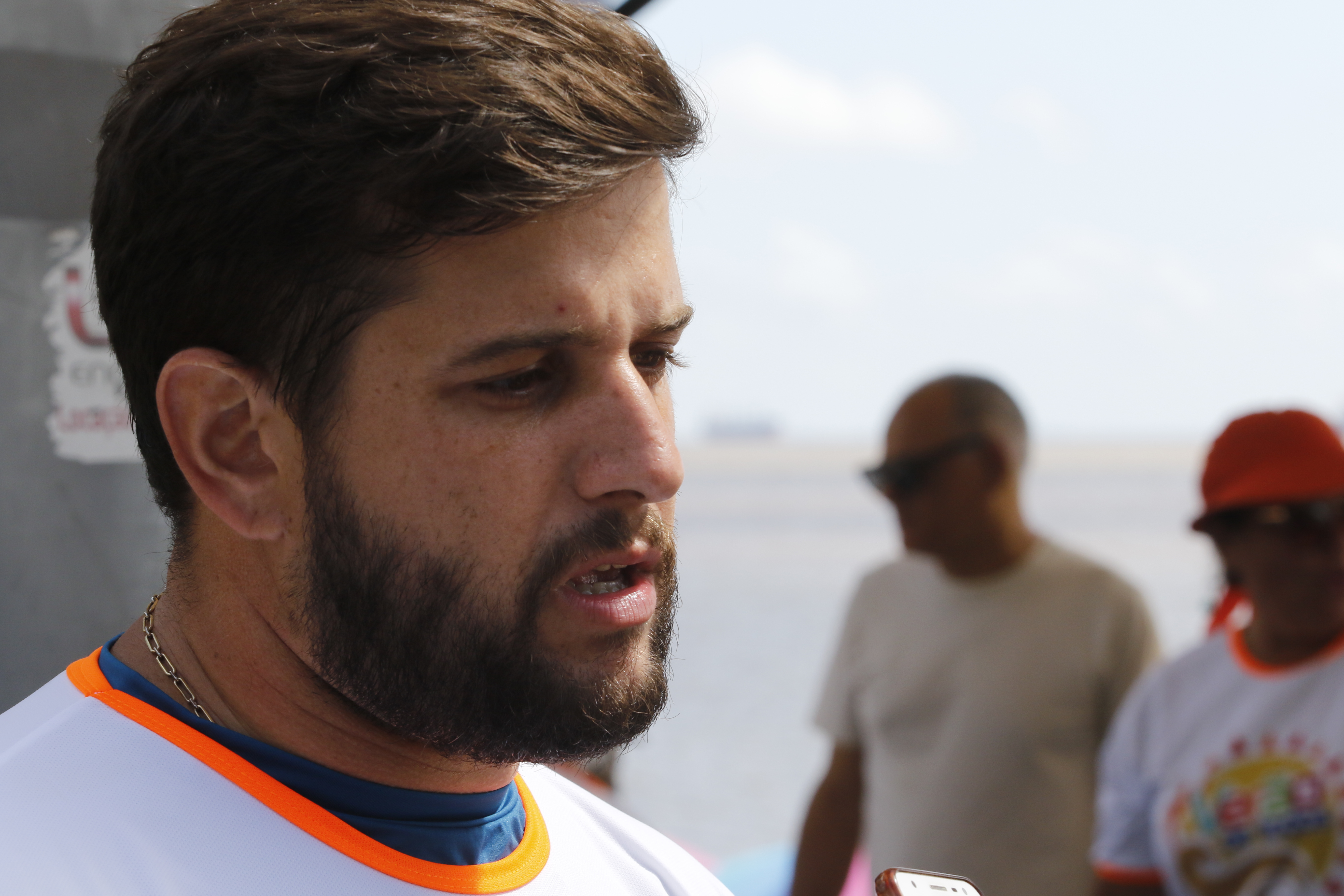 Praia Acessível garante banho de rio para pessoas com deficiência e mobilidade reduzida