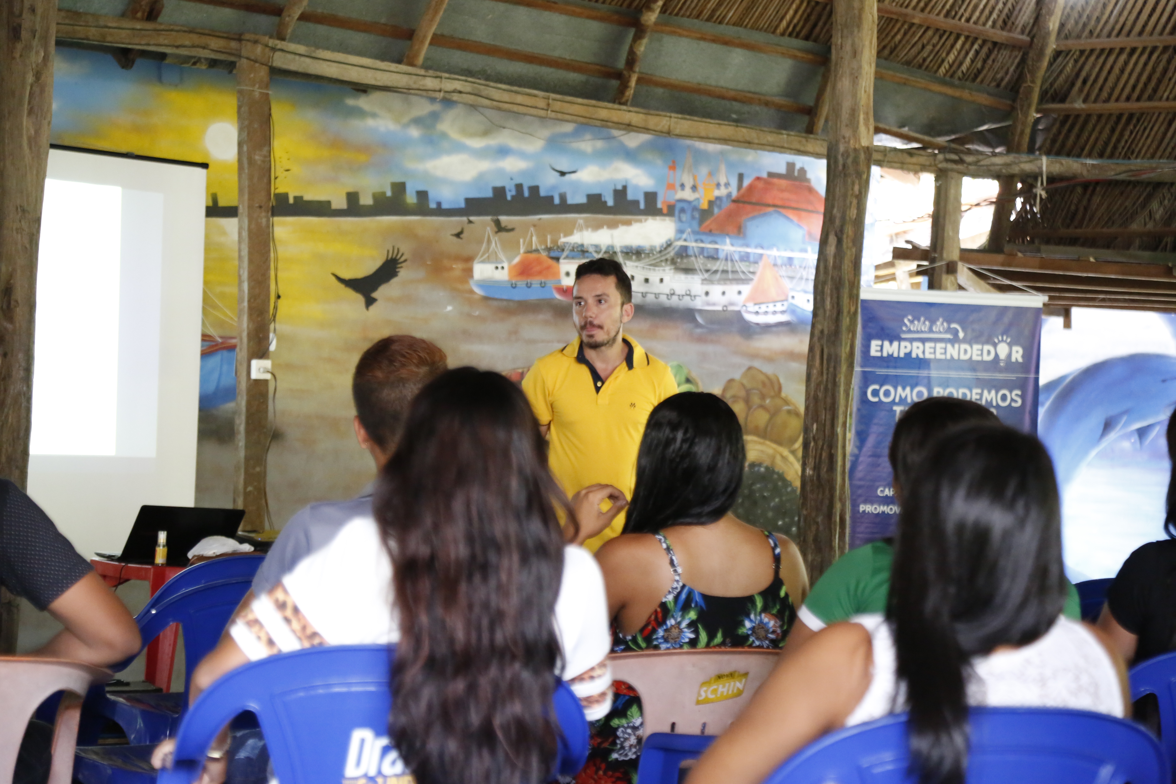 Empreendedores e trabalhadores da ilha do Combu recebem curso profissionalizante 