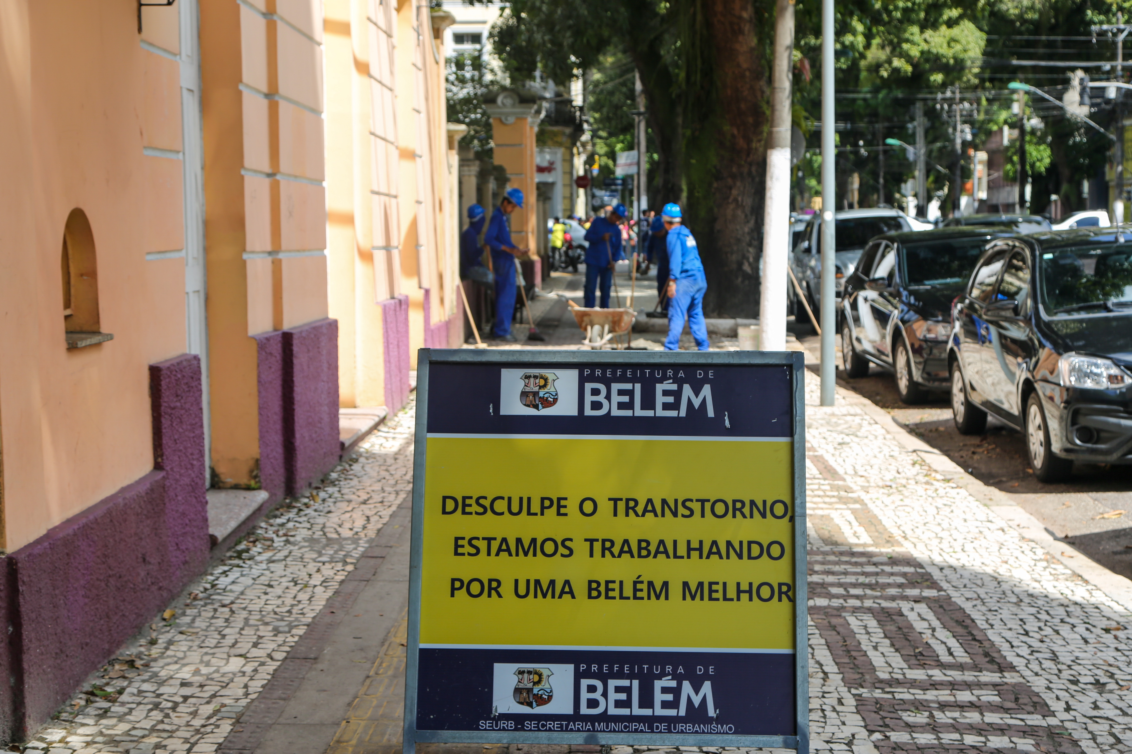 Prefeitura intensifica trabalho de manutenção de calçadas em Belém