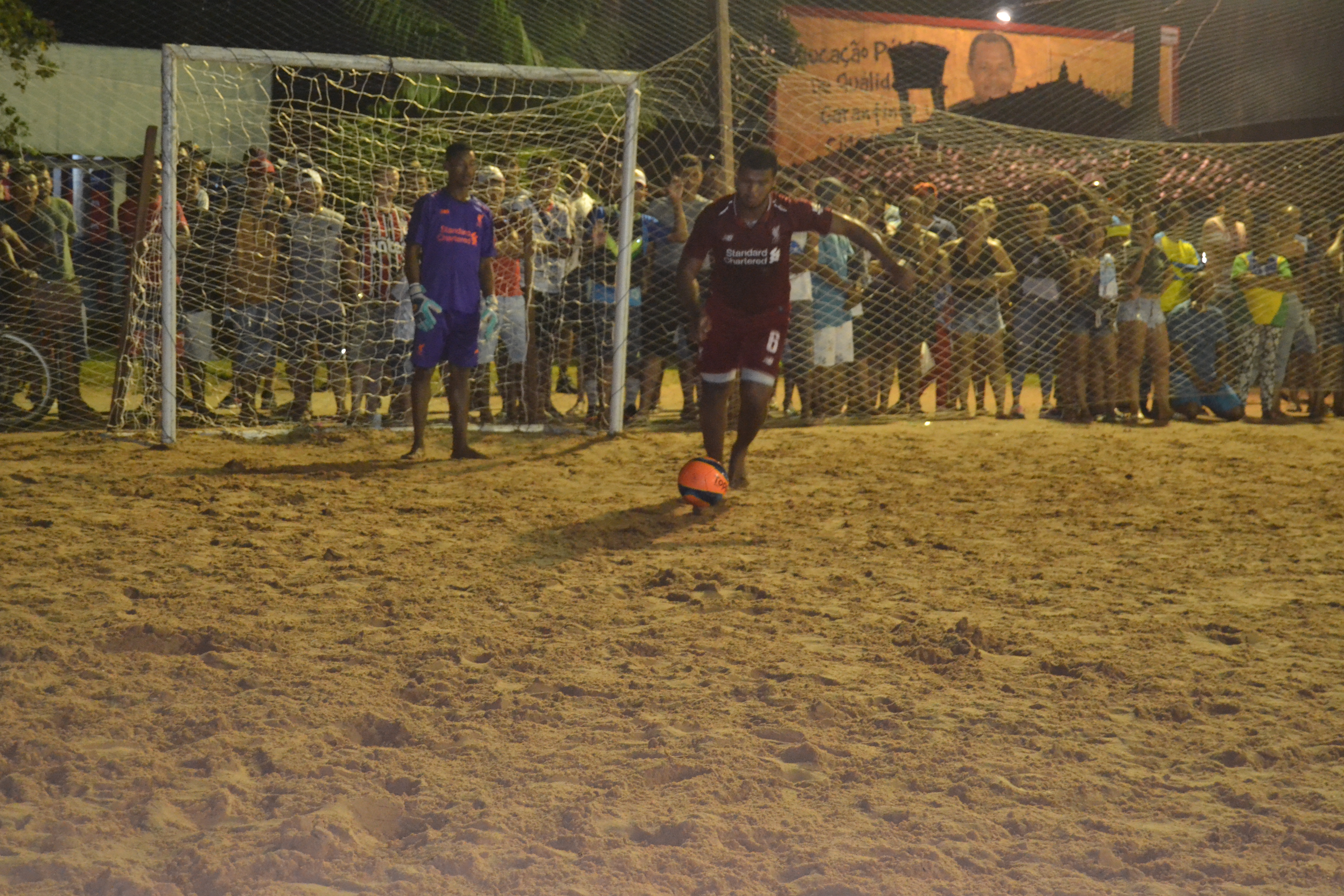 Em Icoaraci, final do torneio de futebol de areia agita a praia do Cruzeiro