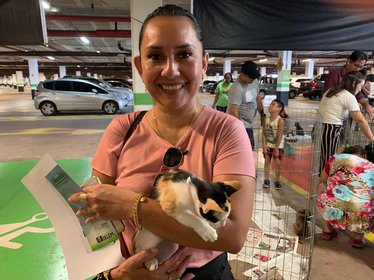 Centro de Zoonoses comemora sucesso de mais uma feira de adoção de cães e gatos