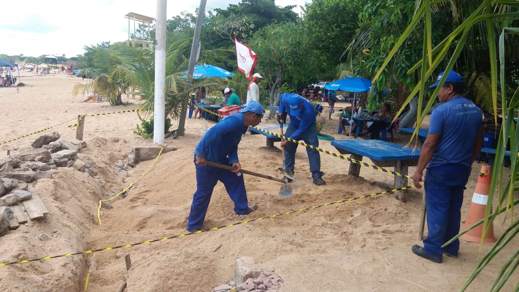 Prefeitura de Belém retira estrutura construída de maneira irregular em praia de Mosqueiro