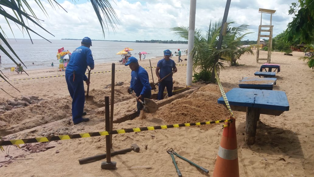 Prefeitura de Belém retira estrutura construída de maneira irregular em praia de Mosqueiro