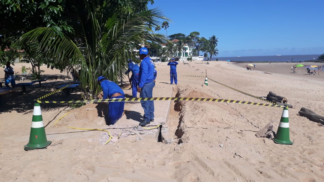 Prefeitura de Belém retira estrutura construída de maneira irregular em praia de Mosqueiro