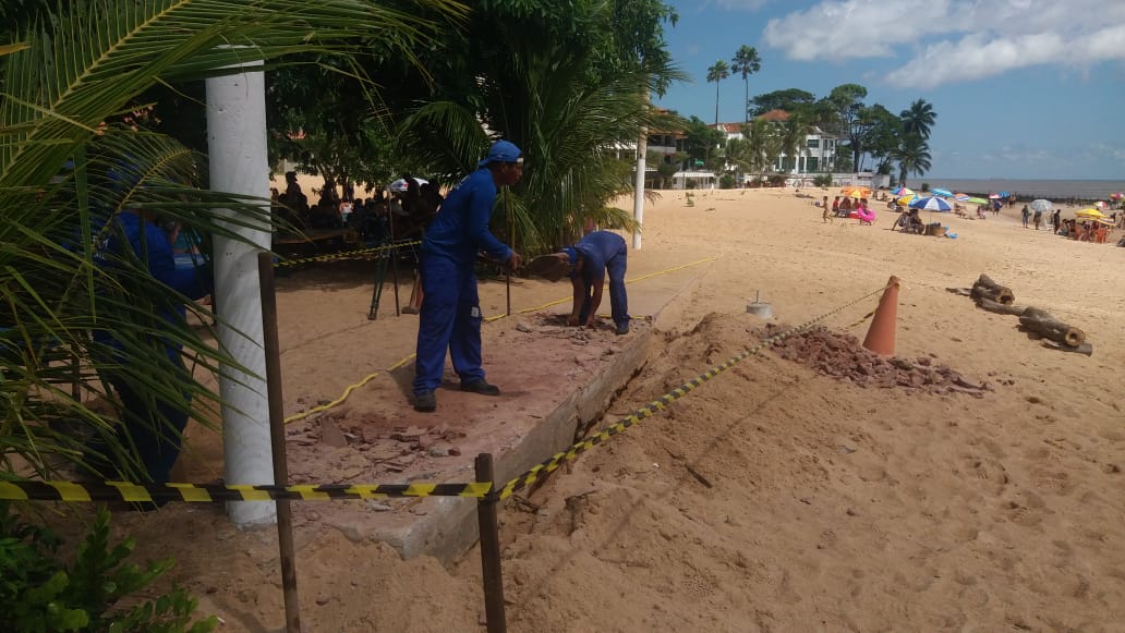 Prefeitura de Belém retira estrutura construída de maneira irregular em praia de Mosqueiro