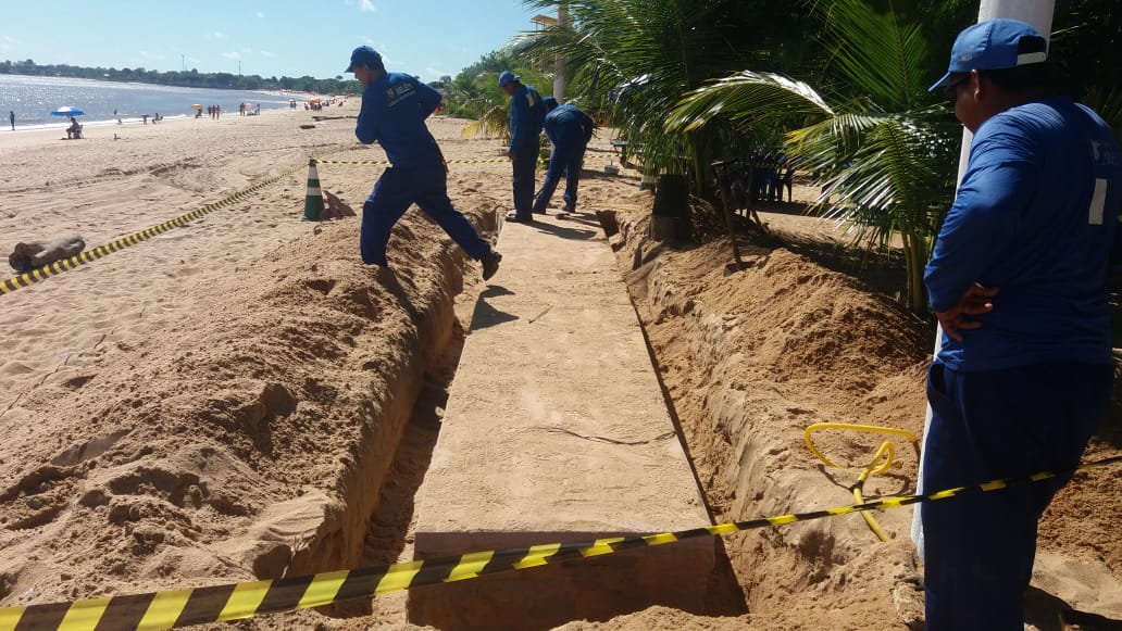 Prefeitura de Belém retira estrutura construída de maneira irregular em praia de Mosqueiro