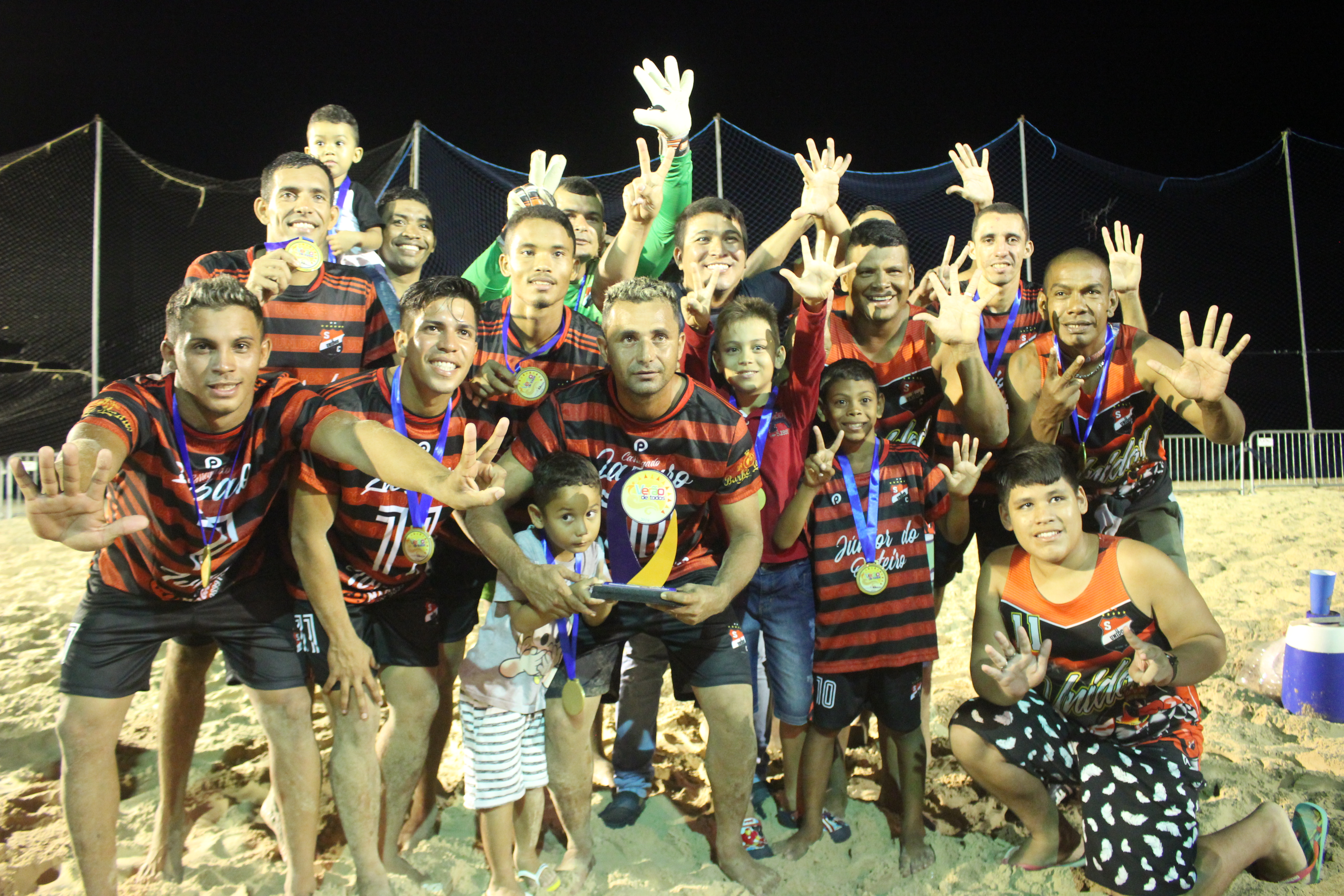 Finais dos jogos do projeto Verão de Todos agitam praia Grande de Outeiro