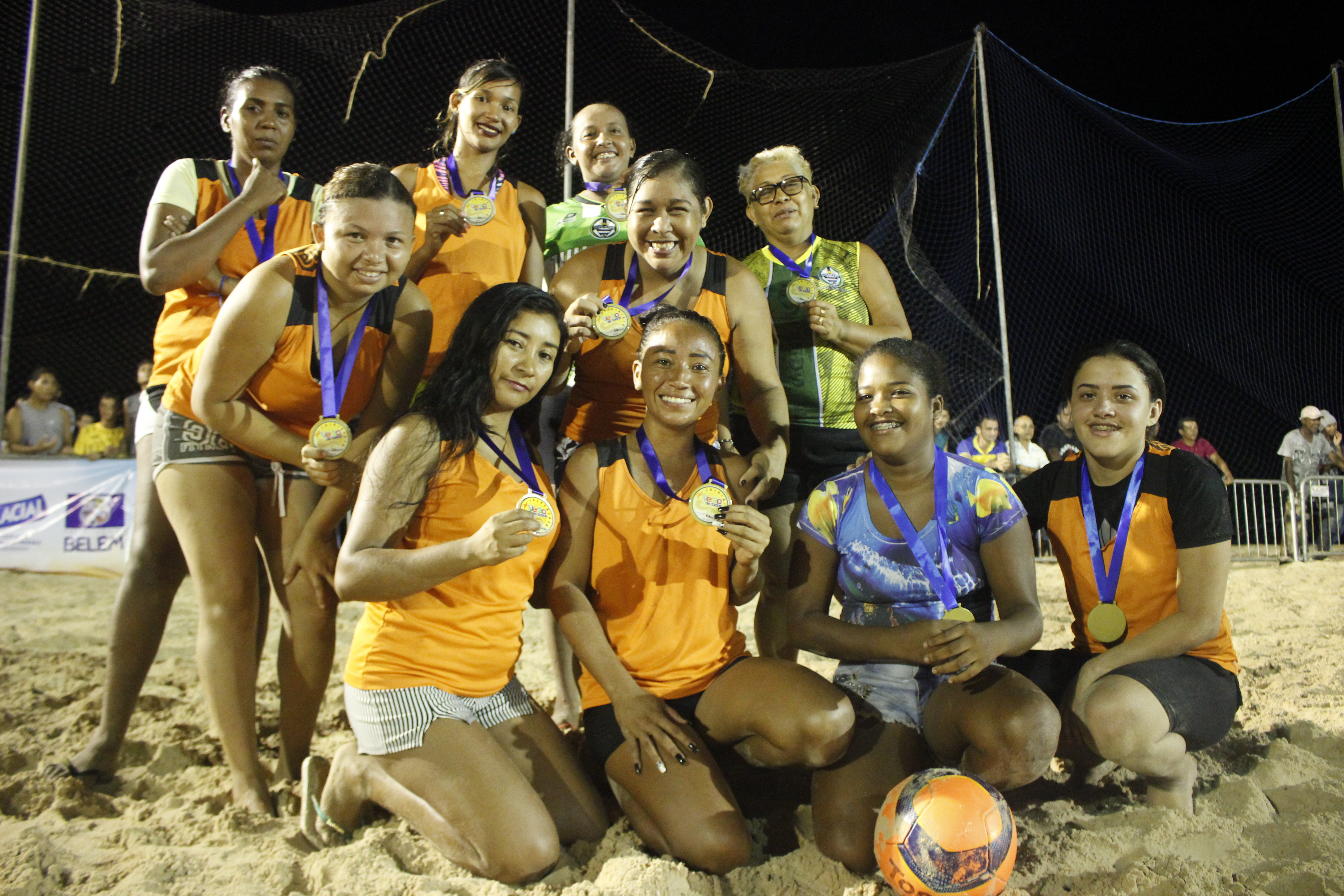 Finais dos jogos do projeto Verão de Todos agitam praia Grande de Outeiro