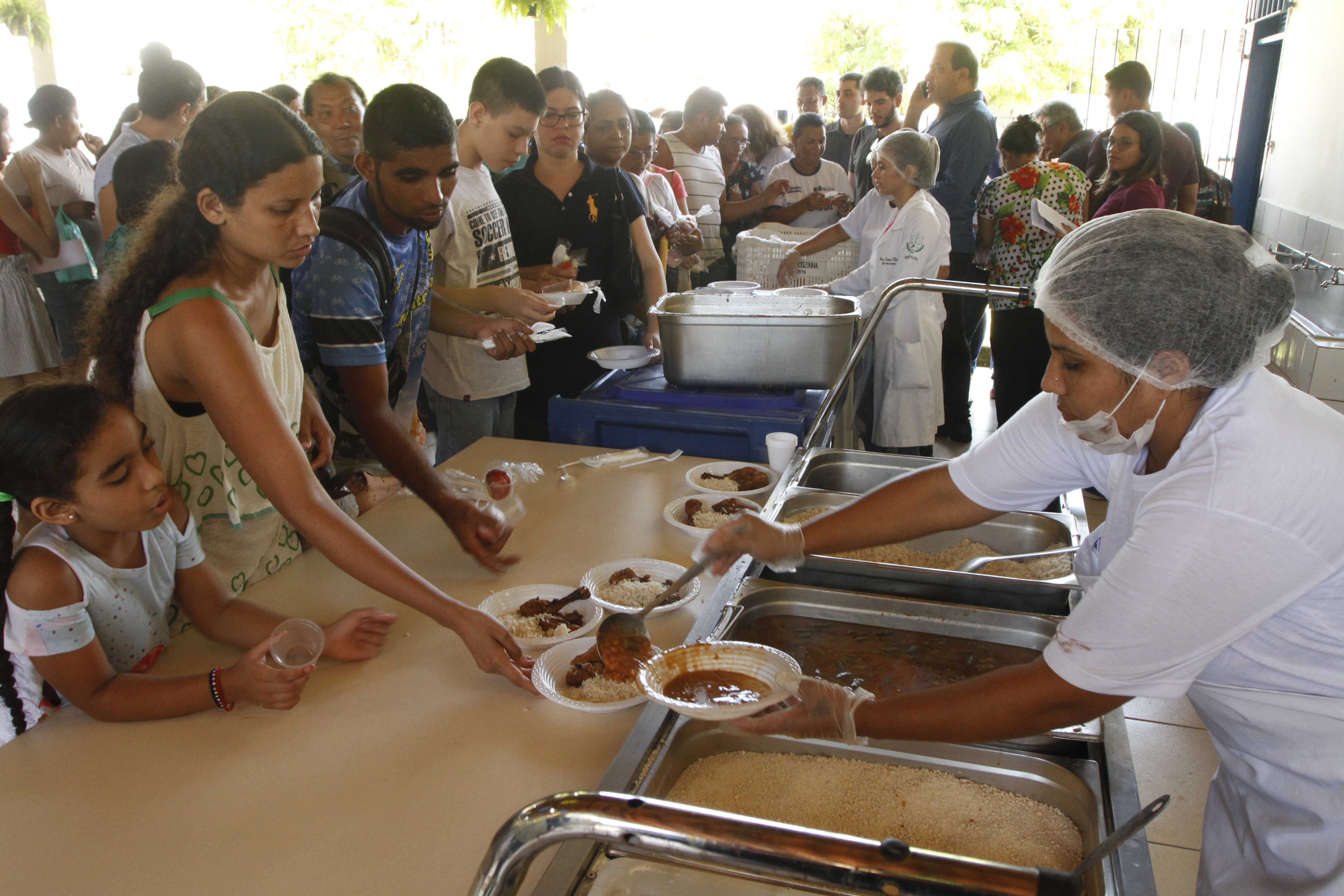 Reinauguração de praça e aquisição de veículo marcam abertura do Prefeitura no Bairro
