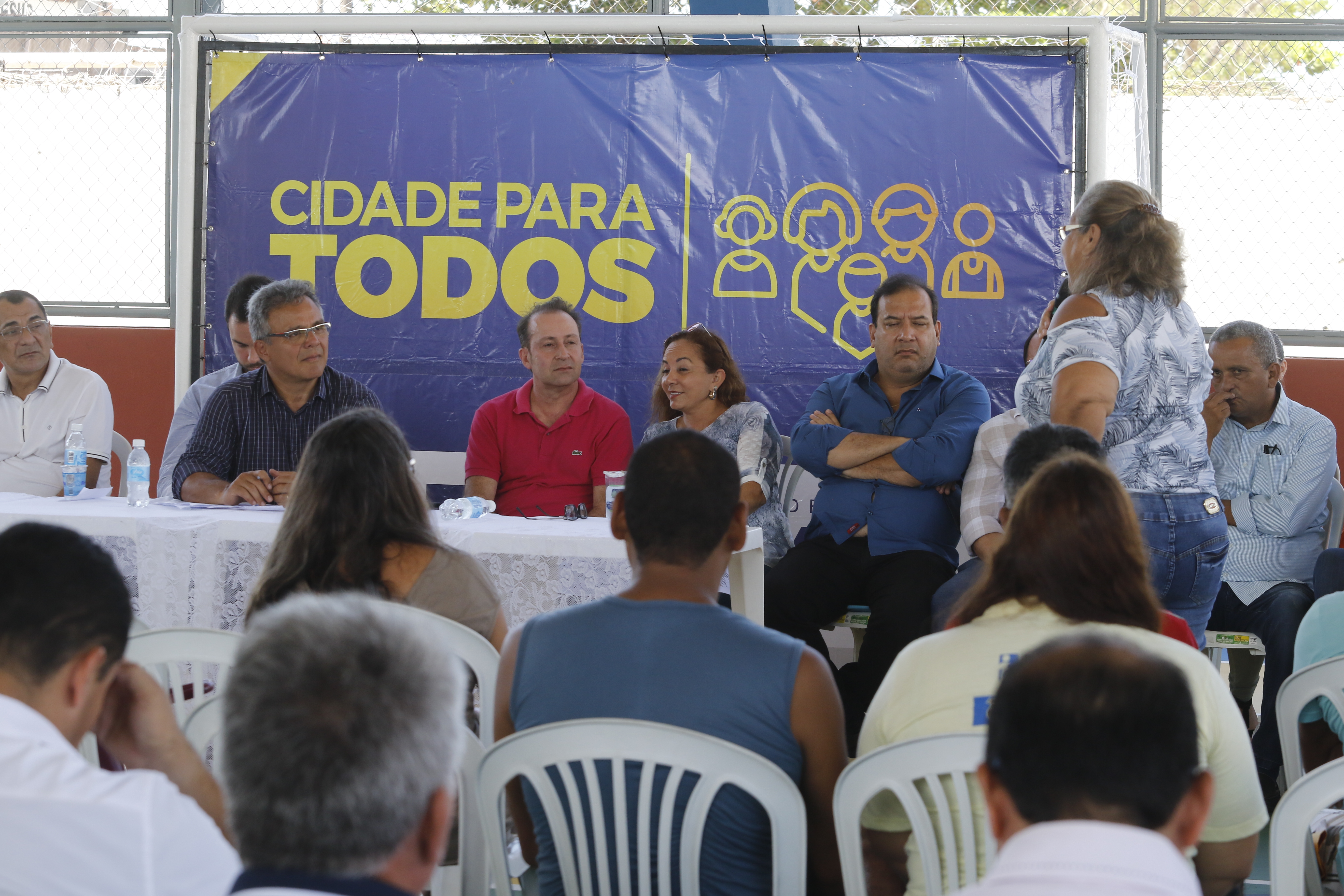 Reinauguração de praça e aquisição de veículo marcam abertura do Prefeitura no Bairro