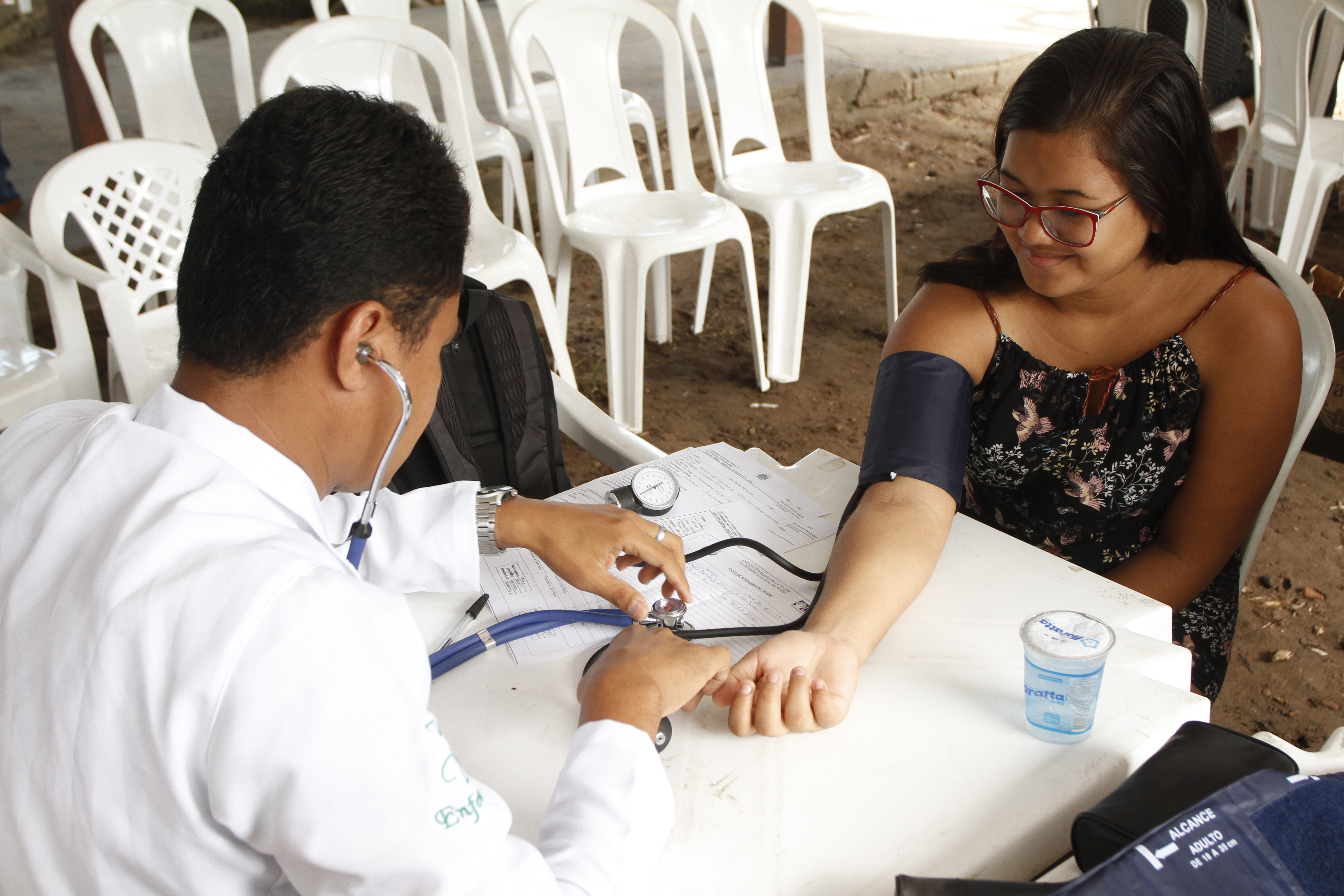 Reinauguração de praça e aquisição de veículo marcam abertura do Prefeitura no Bairro