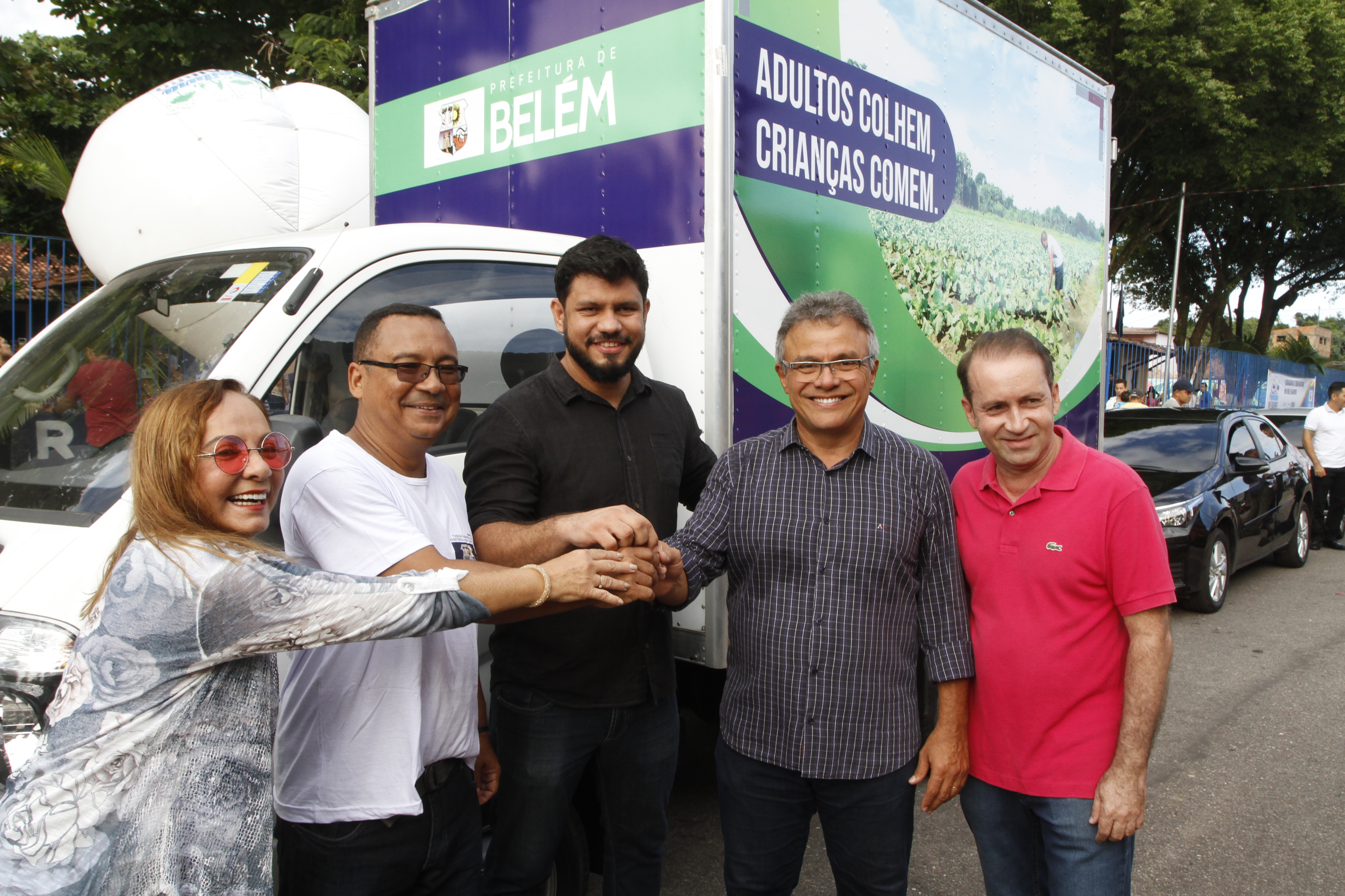 Reinauguração de praça e aquisição de veículo marcam abertura do Prefeitura no Bairro