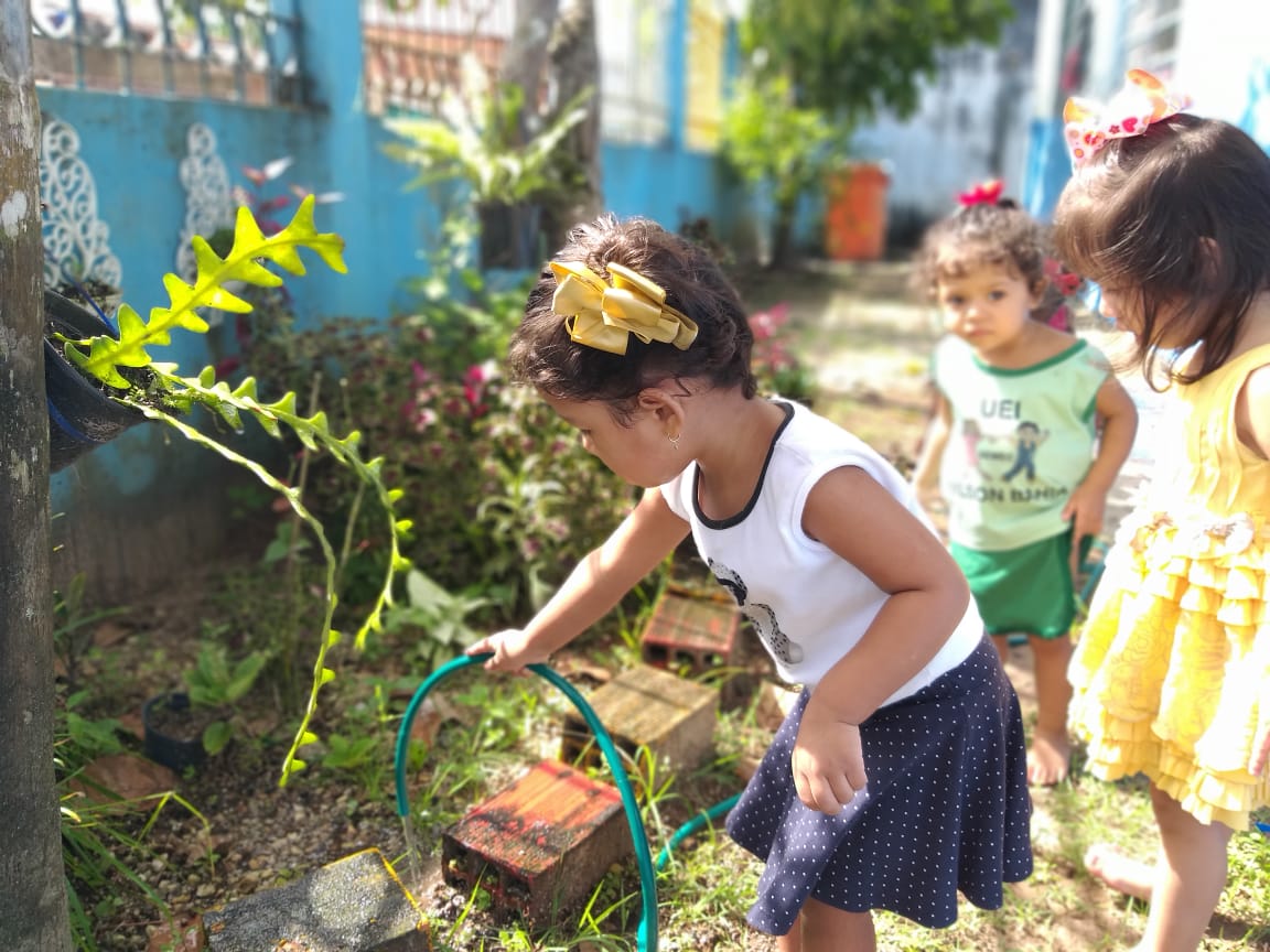 Pedagoga orienta pais de alunos da educação infantil na volta às aulas