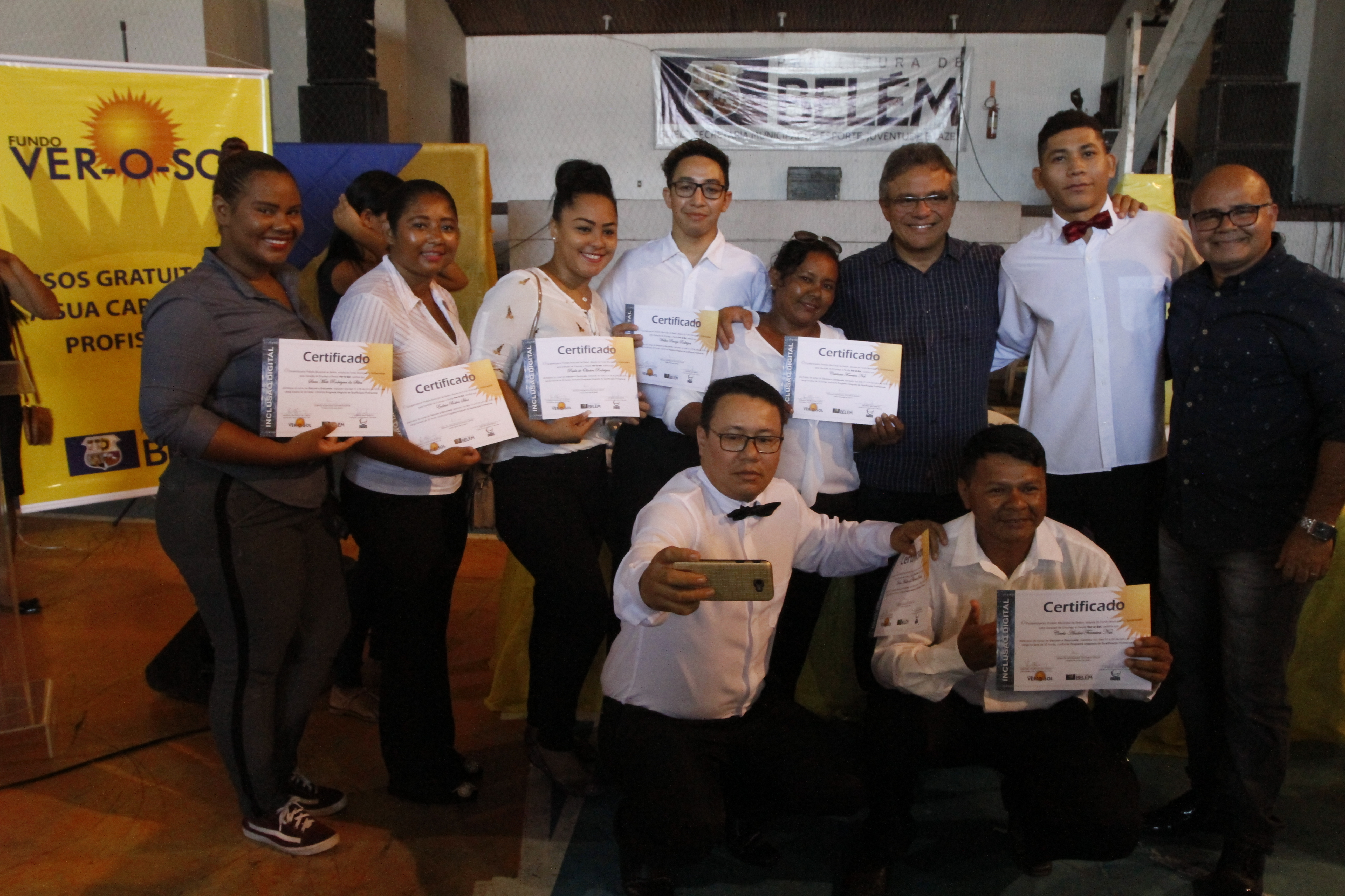 Prefeitura entrega certificados de qualificação a mais de 600 jovens e adultos