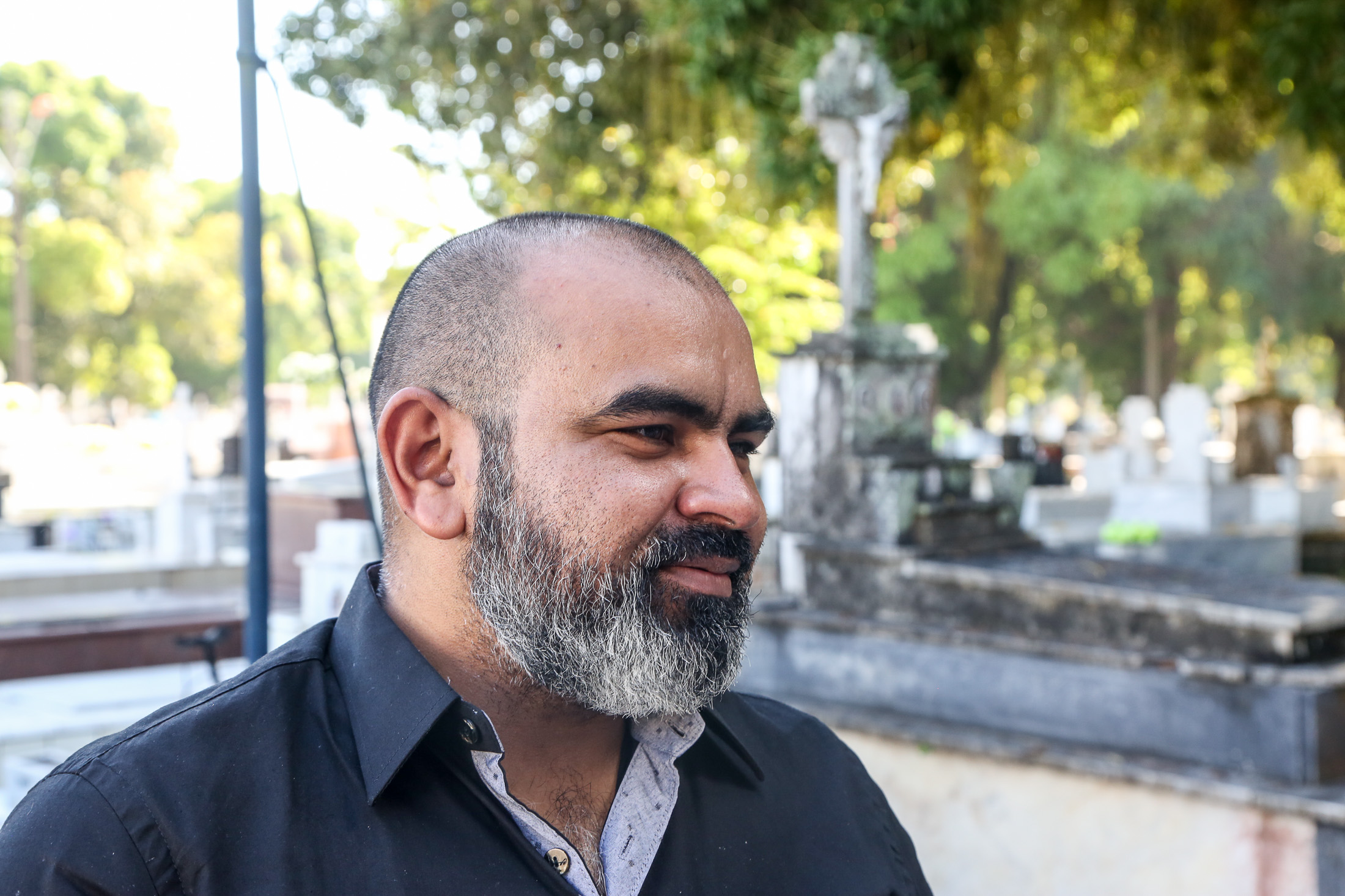 Filhos lotam os cemitérios de Belém no Dia dos Pais