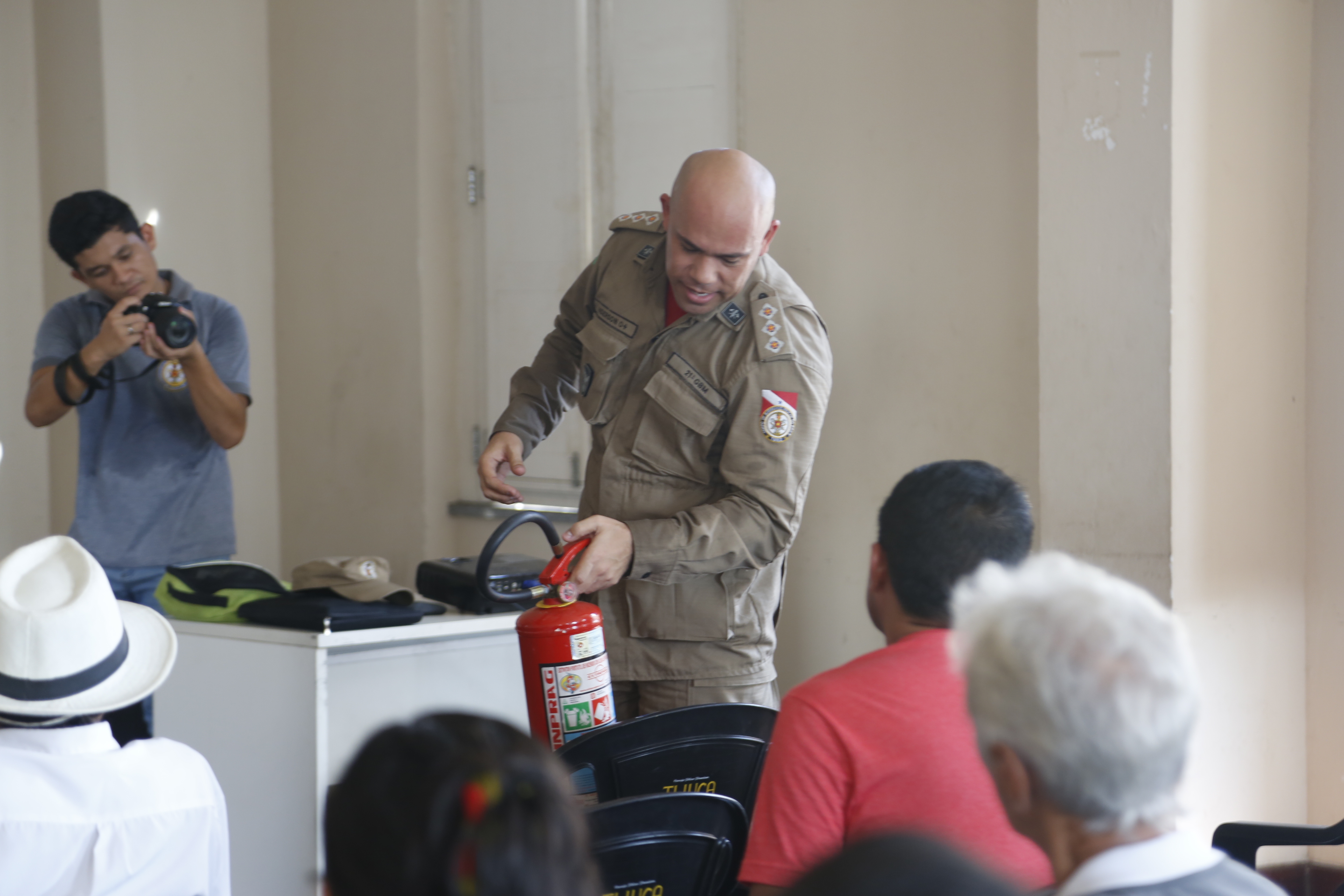 Permissionários e servidores do Ver-o-Peso recebem treinamento em combate a incêndio