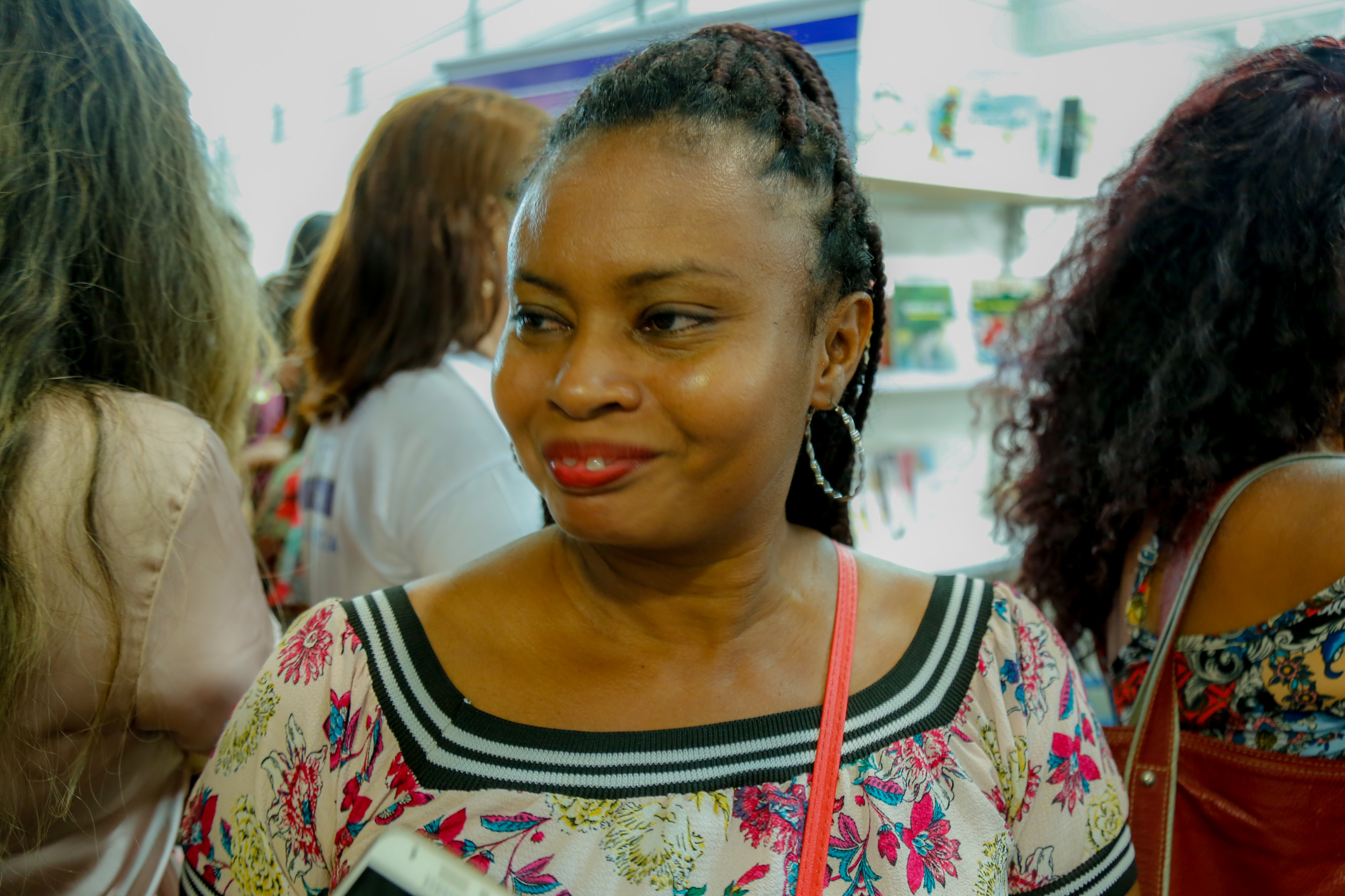Alunos de escolas municipais apresentam atividades inclusivas na Feira do Livro