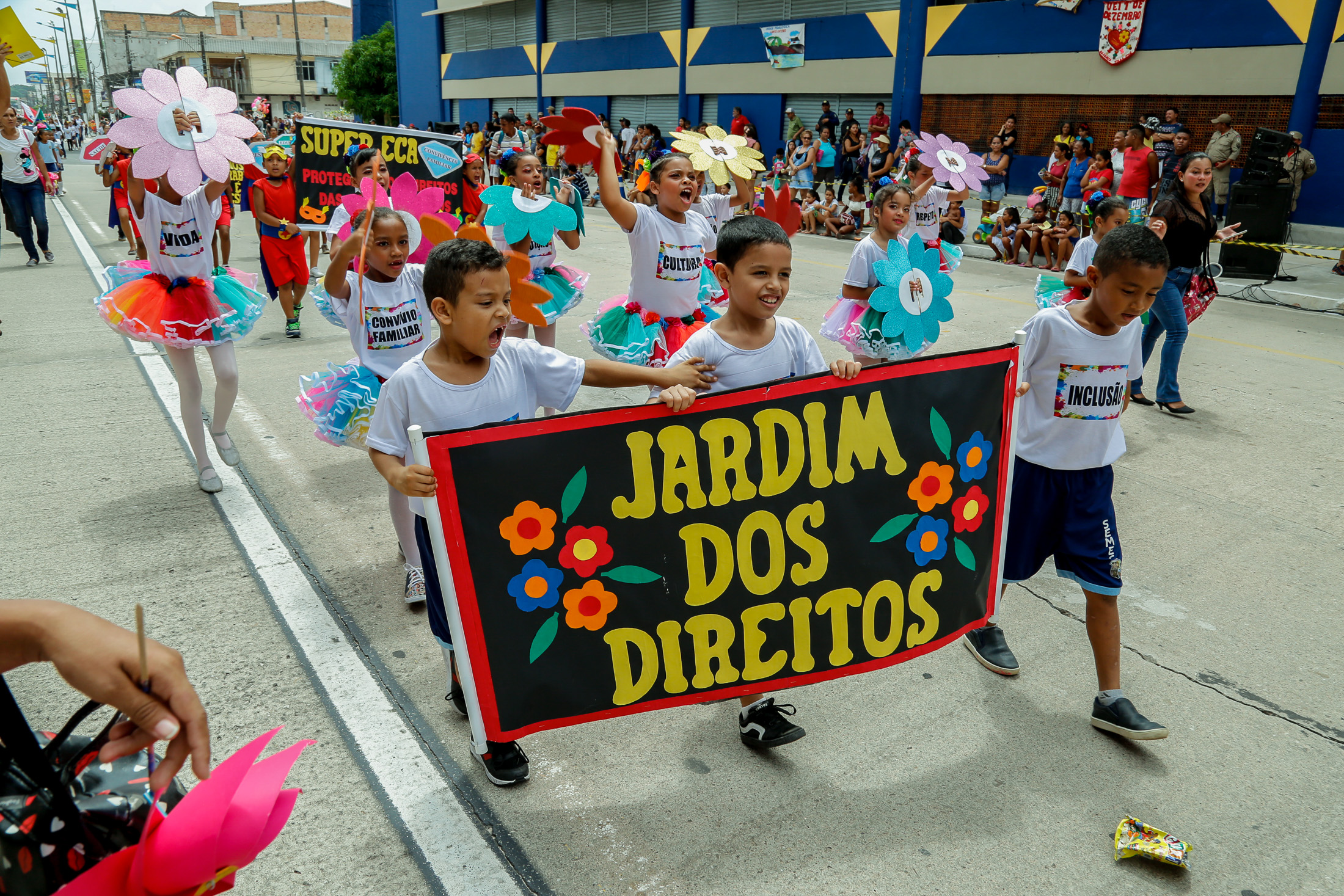 Garantia de direitos é destaque no desfile escolar de estudantes municipais 