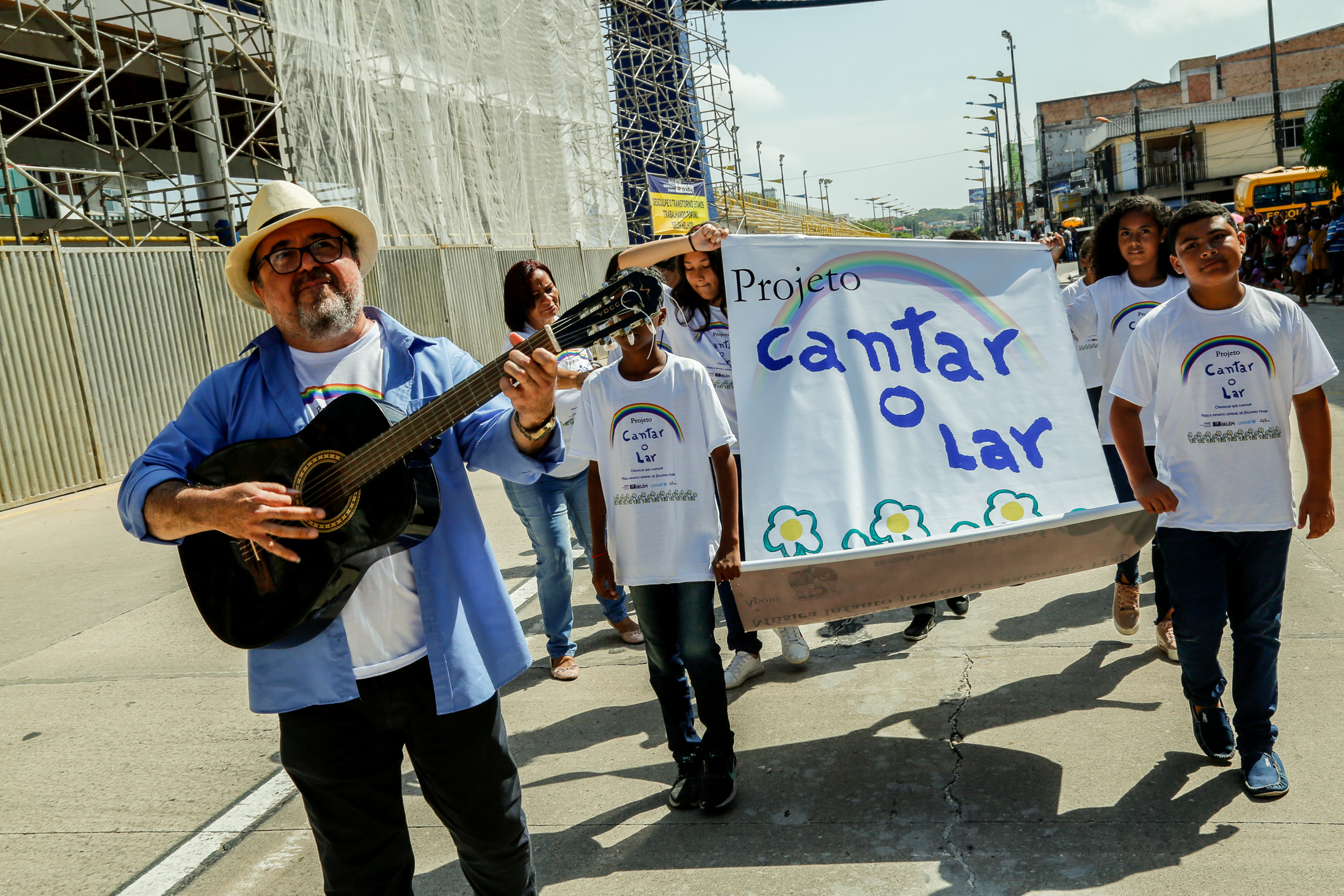 Garantia de direitos é destaque no desfile escolar de estudantes municipais 