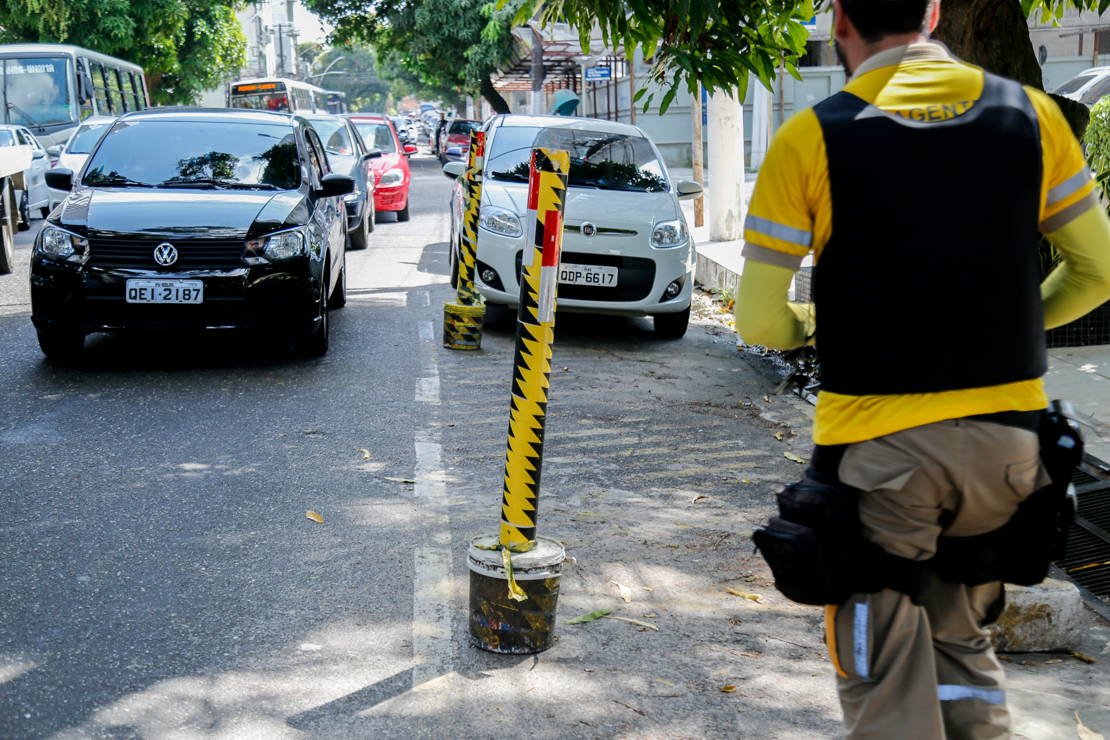 Operação de trânsito desobstrui vagas de estacionamento ocupadas irregularmente