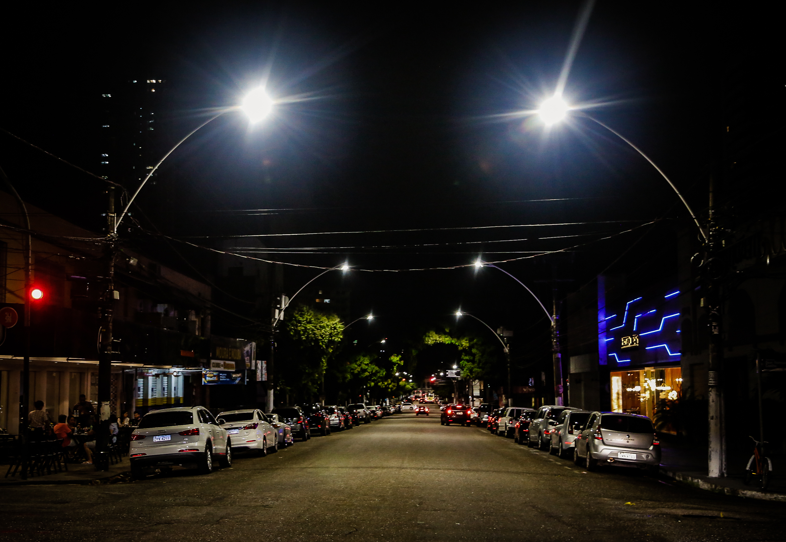 Serviços de modernização e ampliação da iluminação pública avançam na cidade