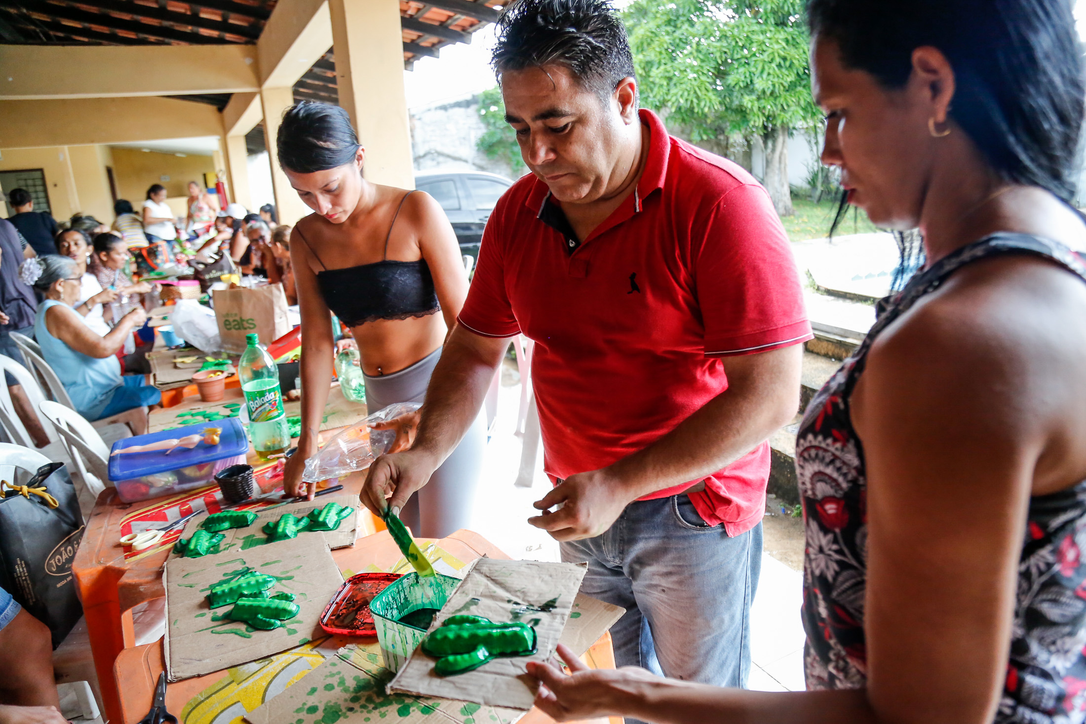 Famílias atendidas pelo CRAS Tapanã participam de curso de artesanato