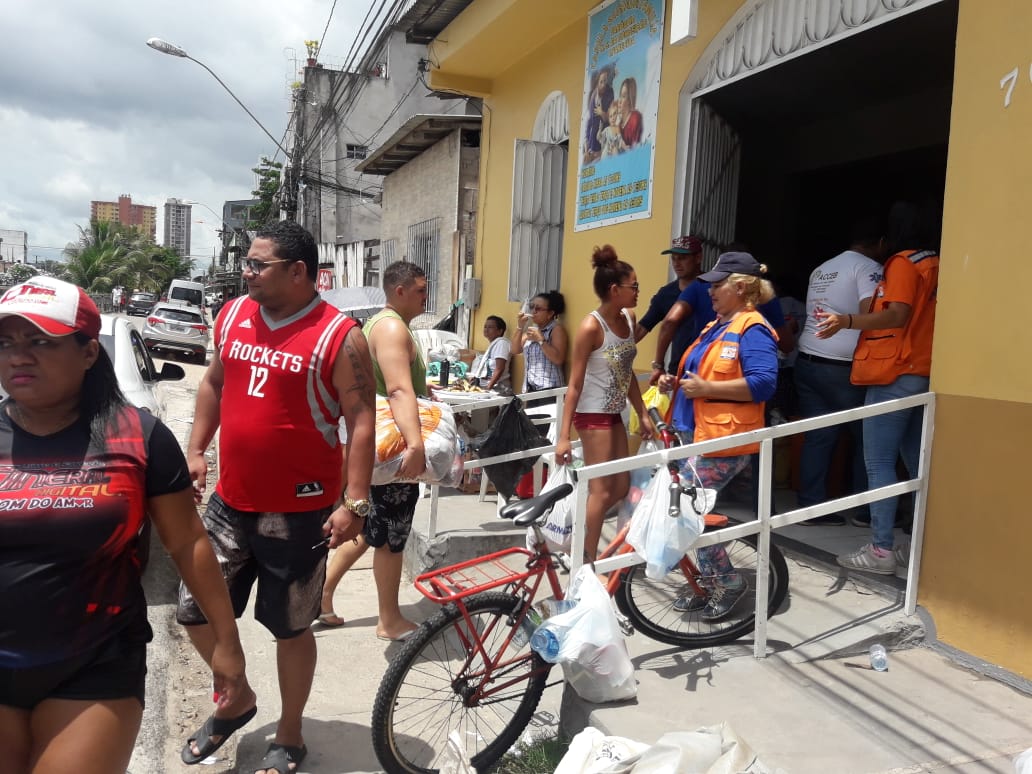 Sábado foi de doações às vítimas do incêndio na Pedreira