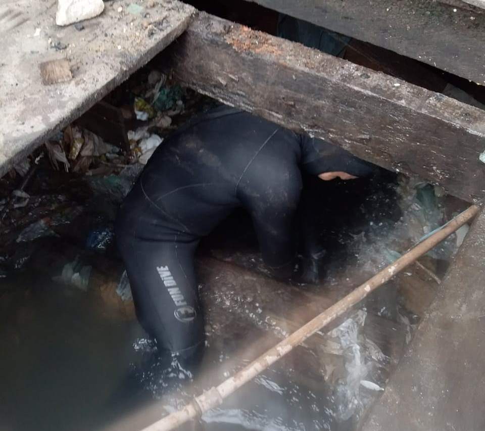 Trabalho de mergulhadores é fundamental na limpeza de canais e da rede de drenagem