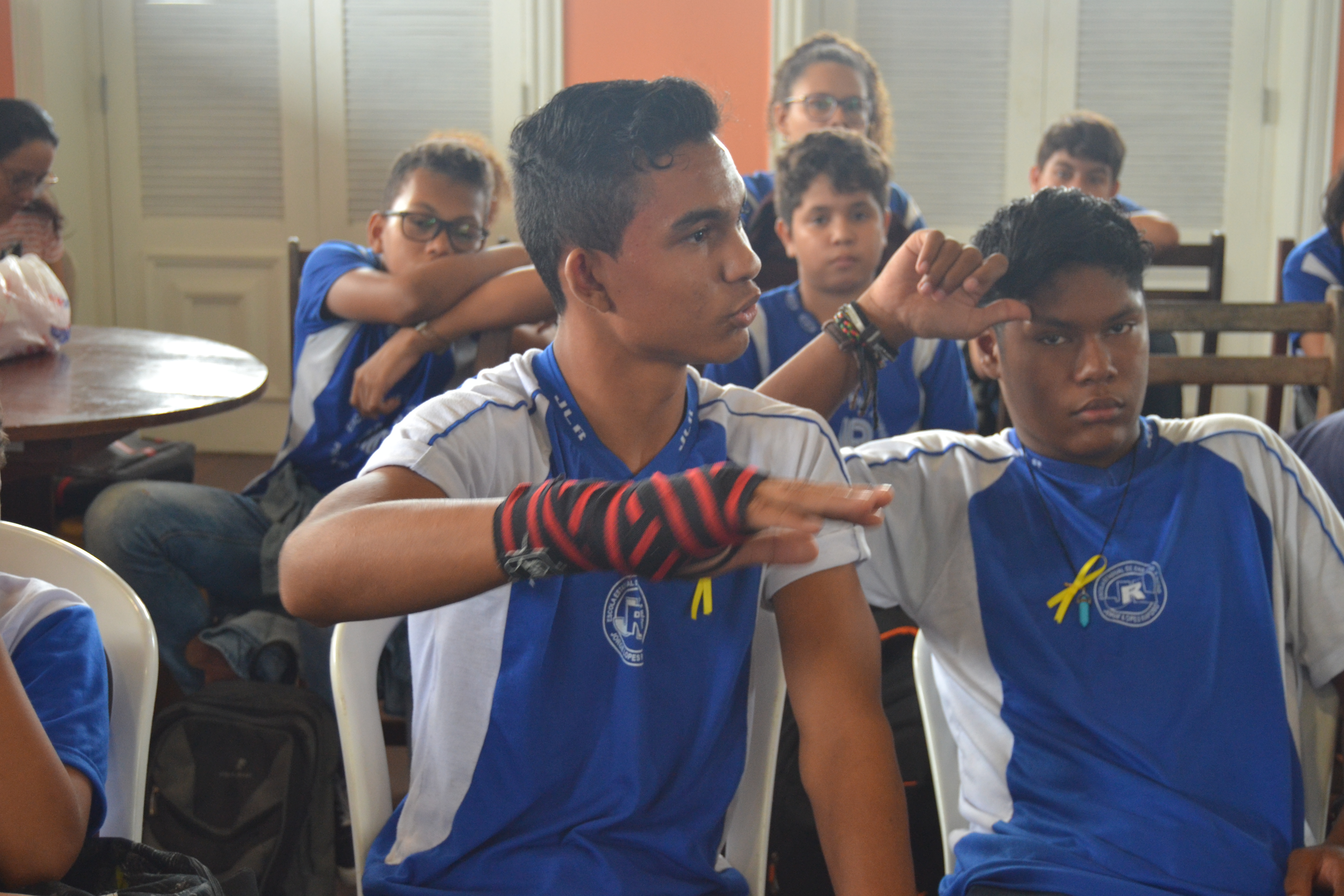 Projeto Chalé Literário discute prevenção de suicídio entre jovens