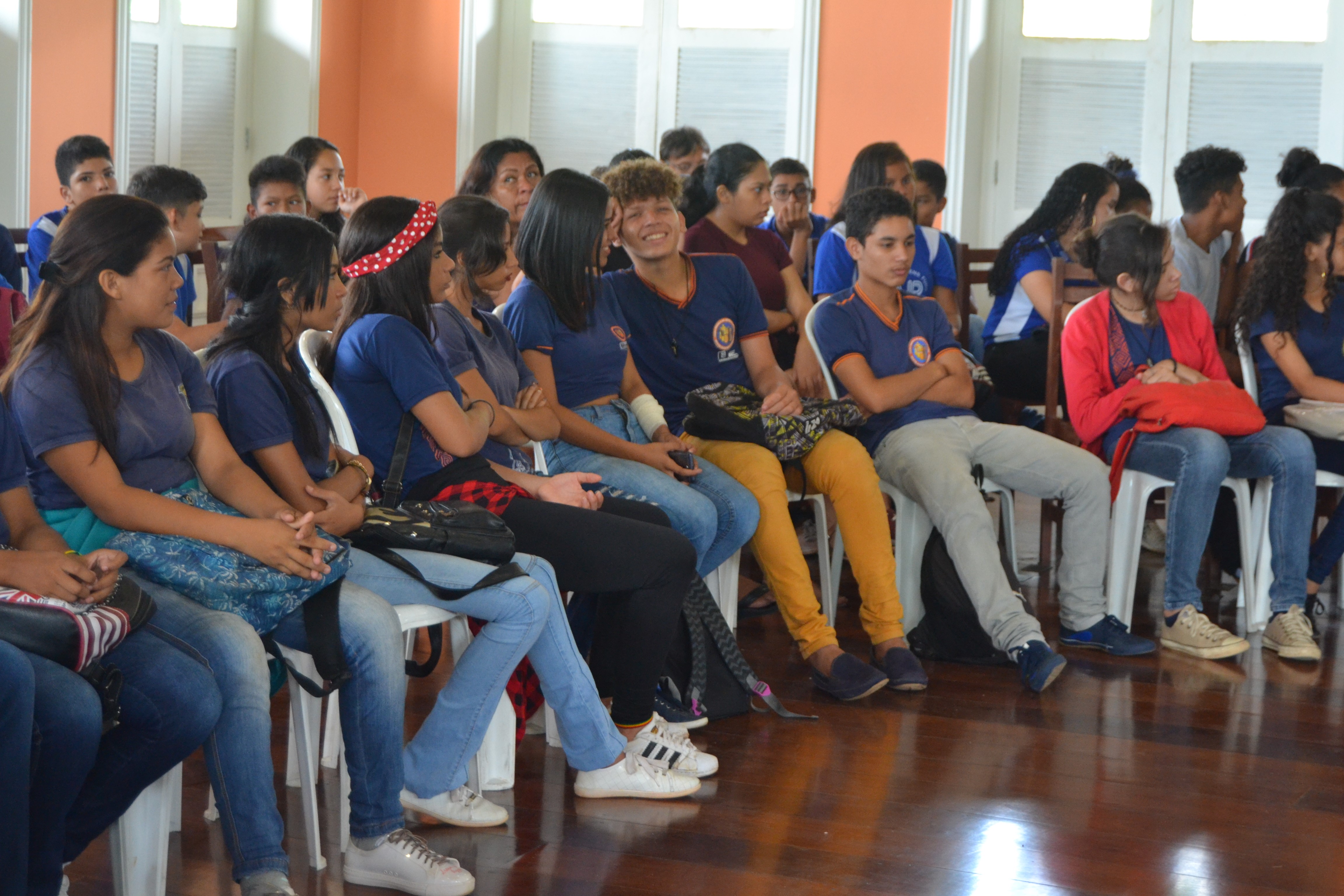 Projeto Chalé Literário discute prevenção de suicídio entre jovens
