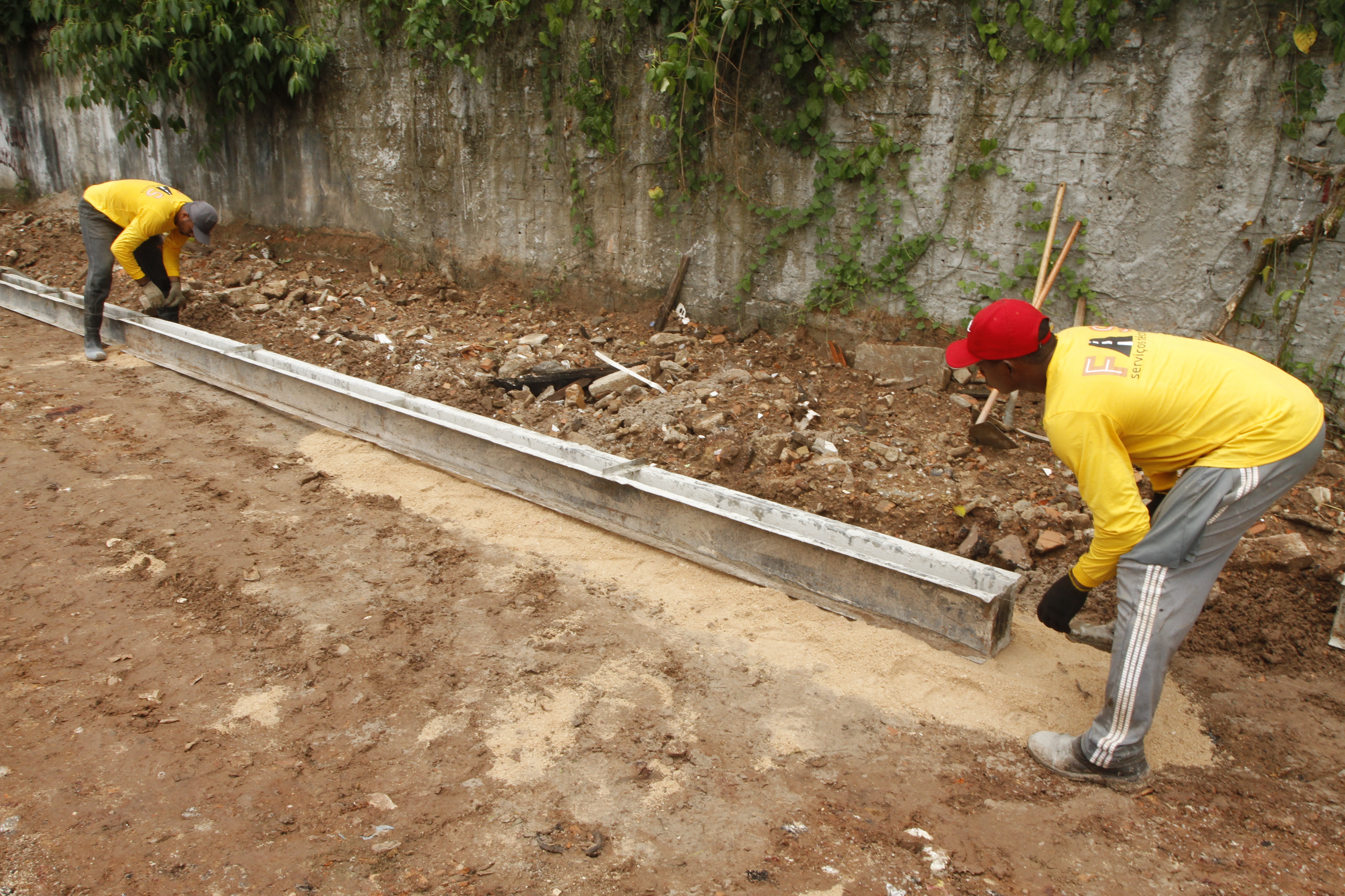 Prefeitura avança com obras em rua no bairro da Marambaia