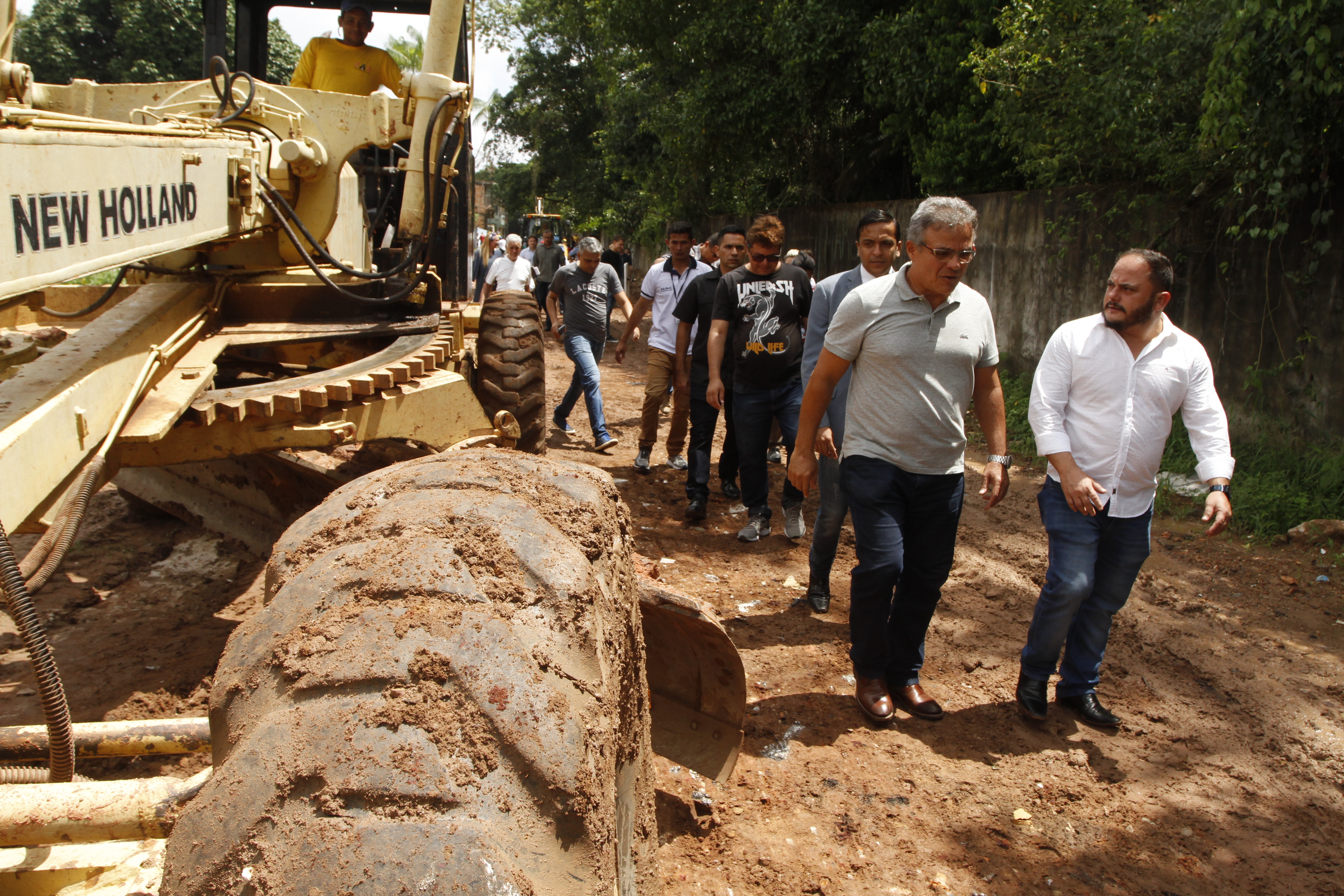 Prefeitura avança com obras em rua no bairro da Marambaia