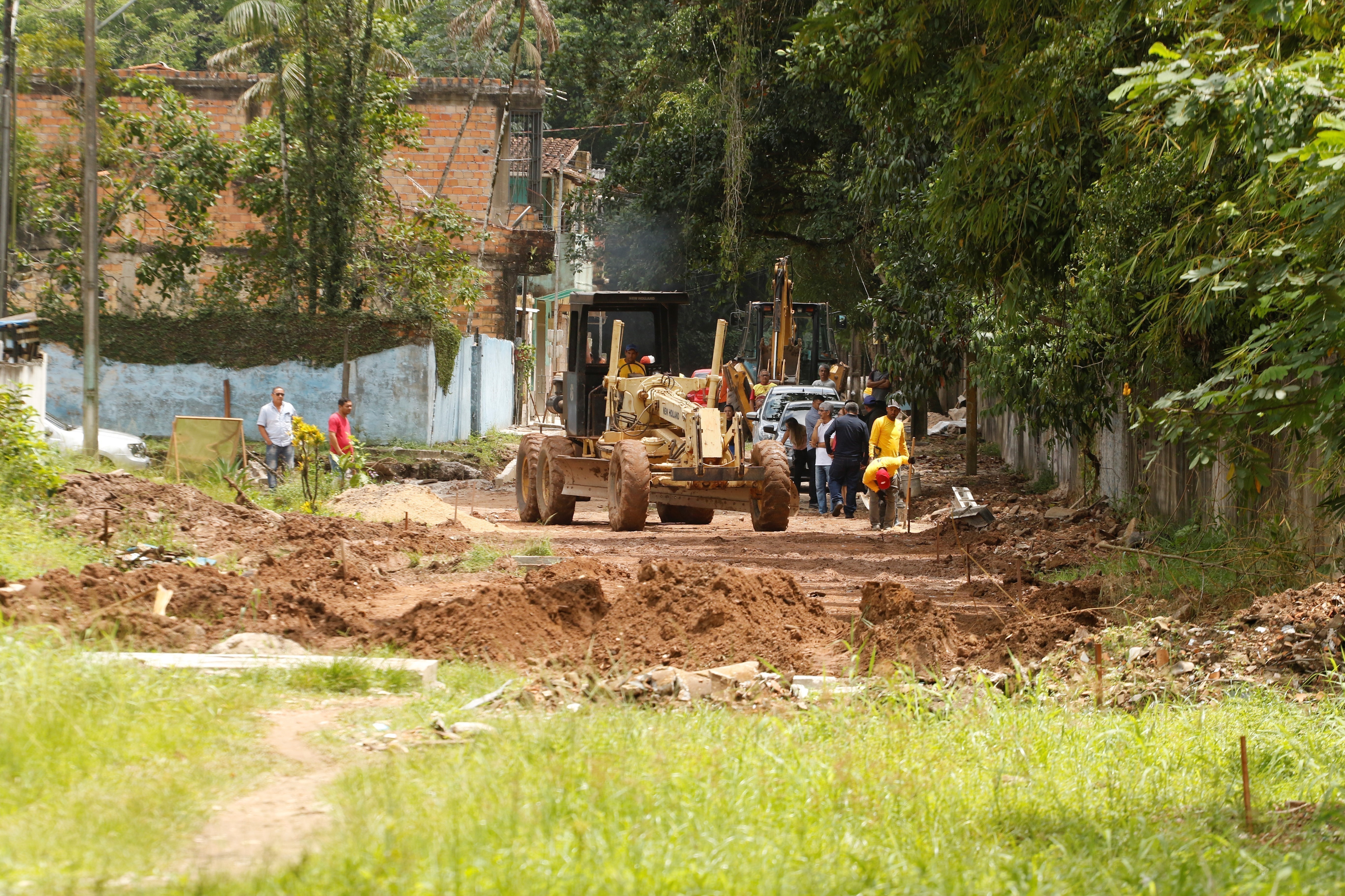 Prefeitura avança com obras em rua no bairro da Marambaia