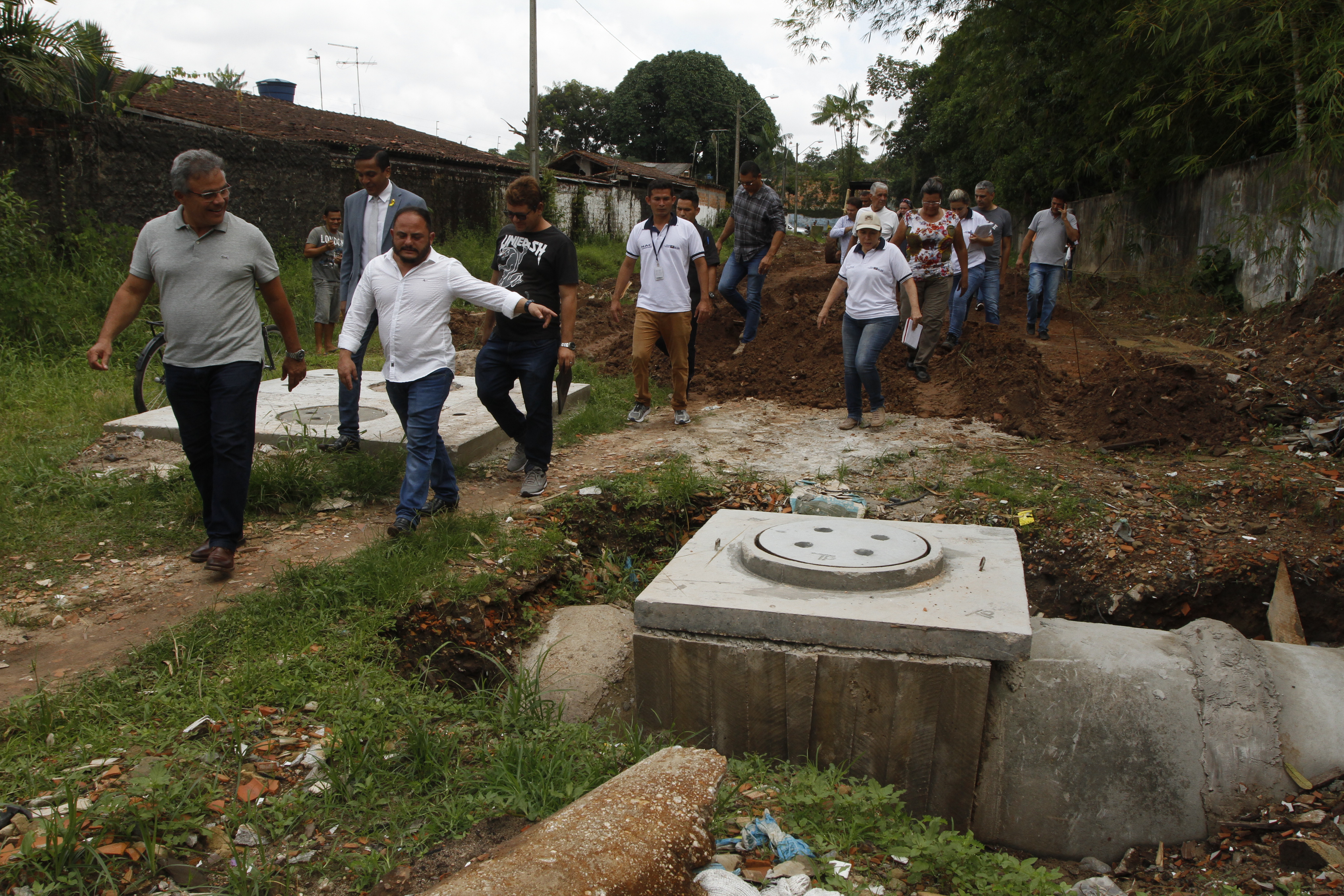 Prefeitura avança com obras em rua no bairro da Marambaia