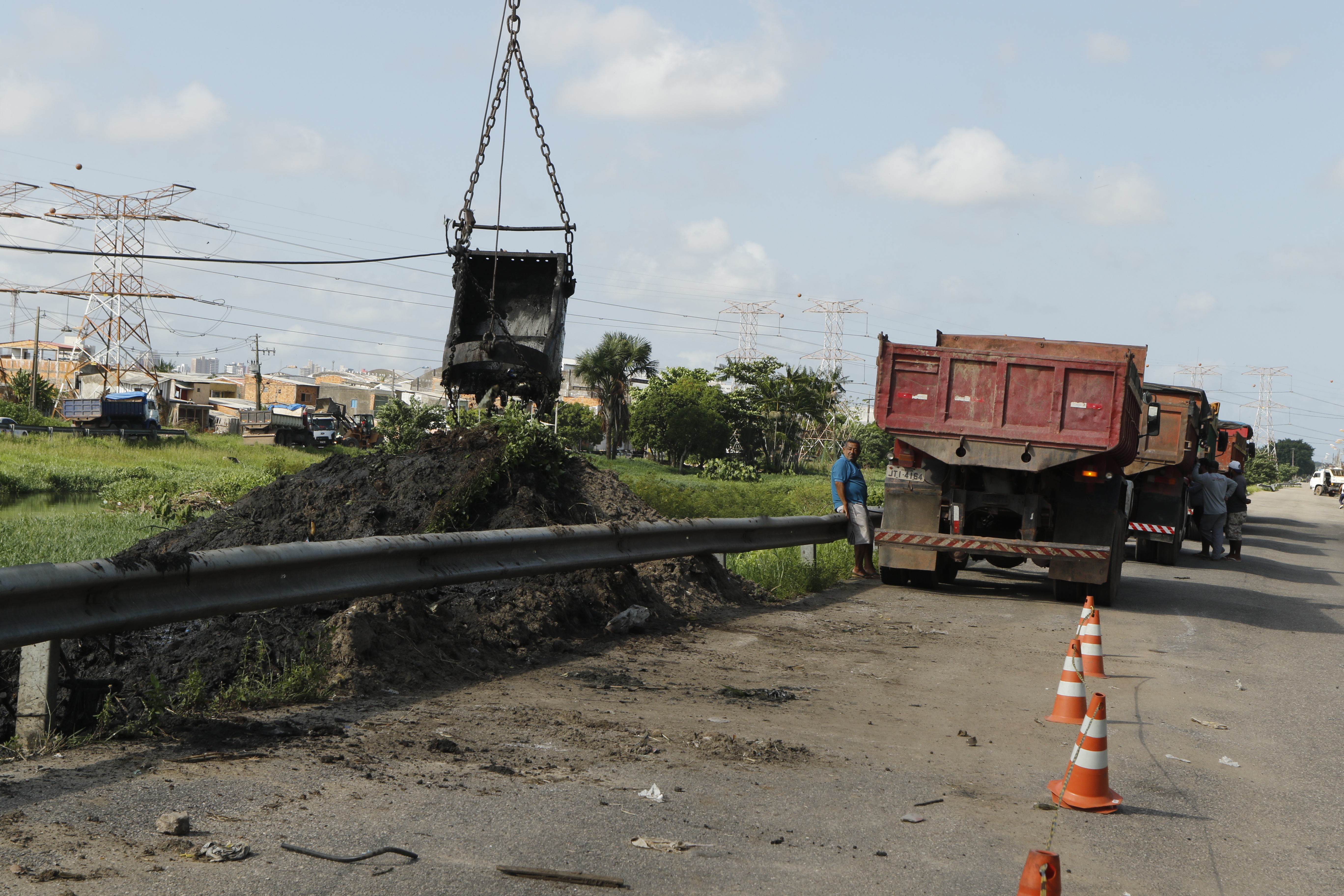 Prefeitura de Belém intensifica limpeza de canais da bacia do Una