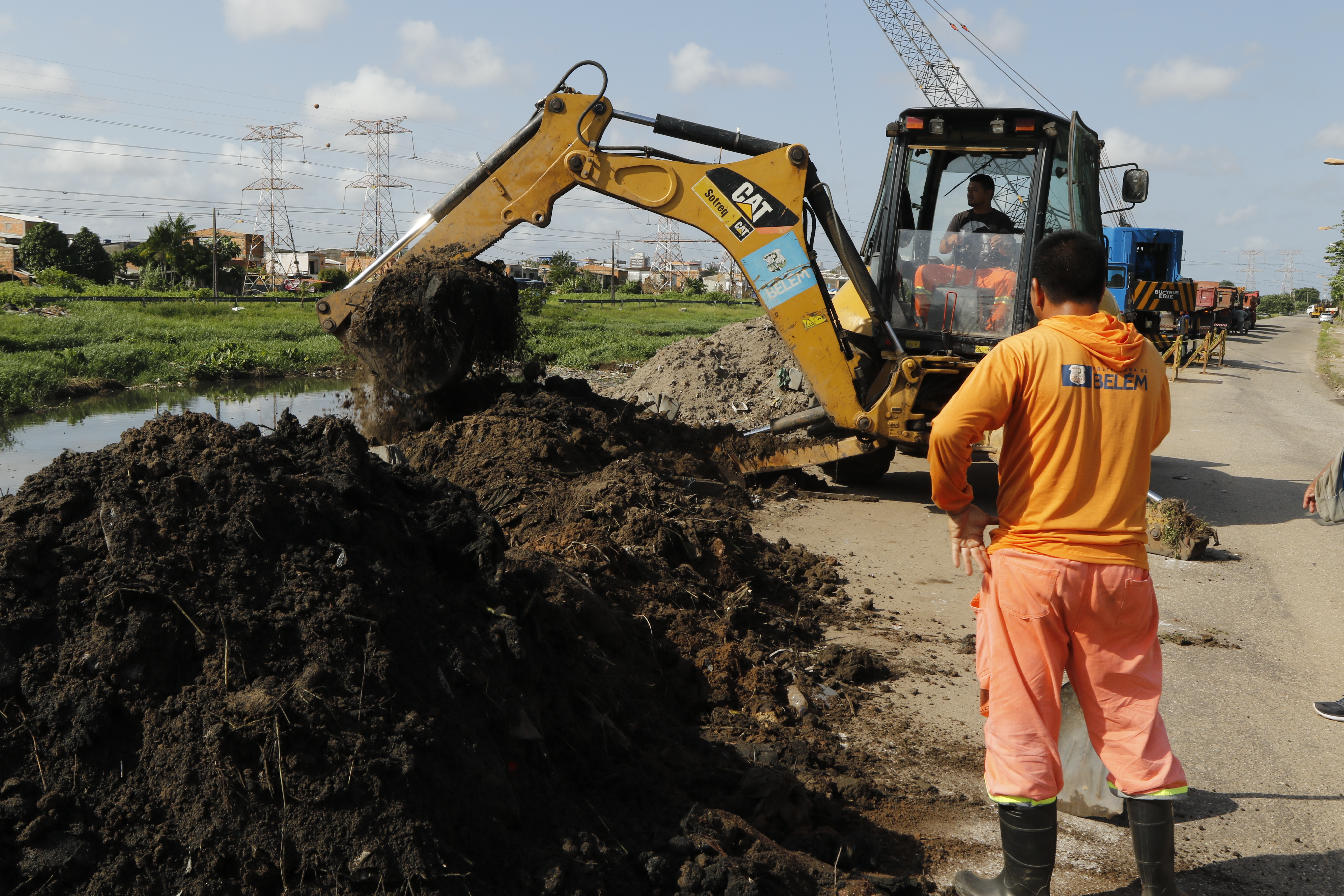 Prefeitura de Belém intensifica limpeza de canais da bacia do Una