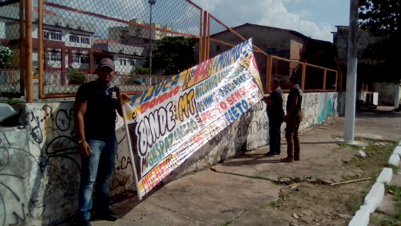 Ordem Pública retira faixas e placas irregulares espalhadas pela cidade
