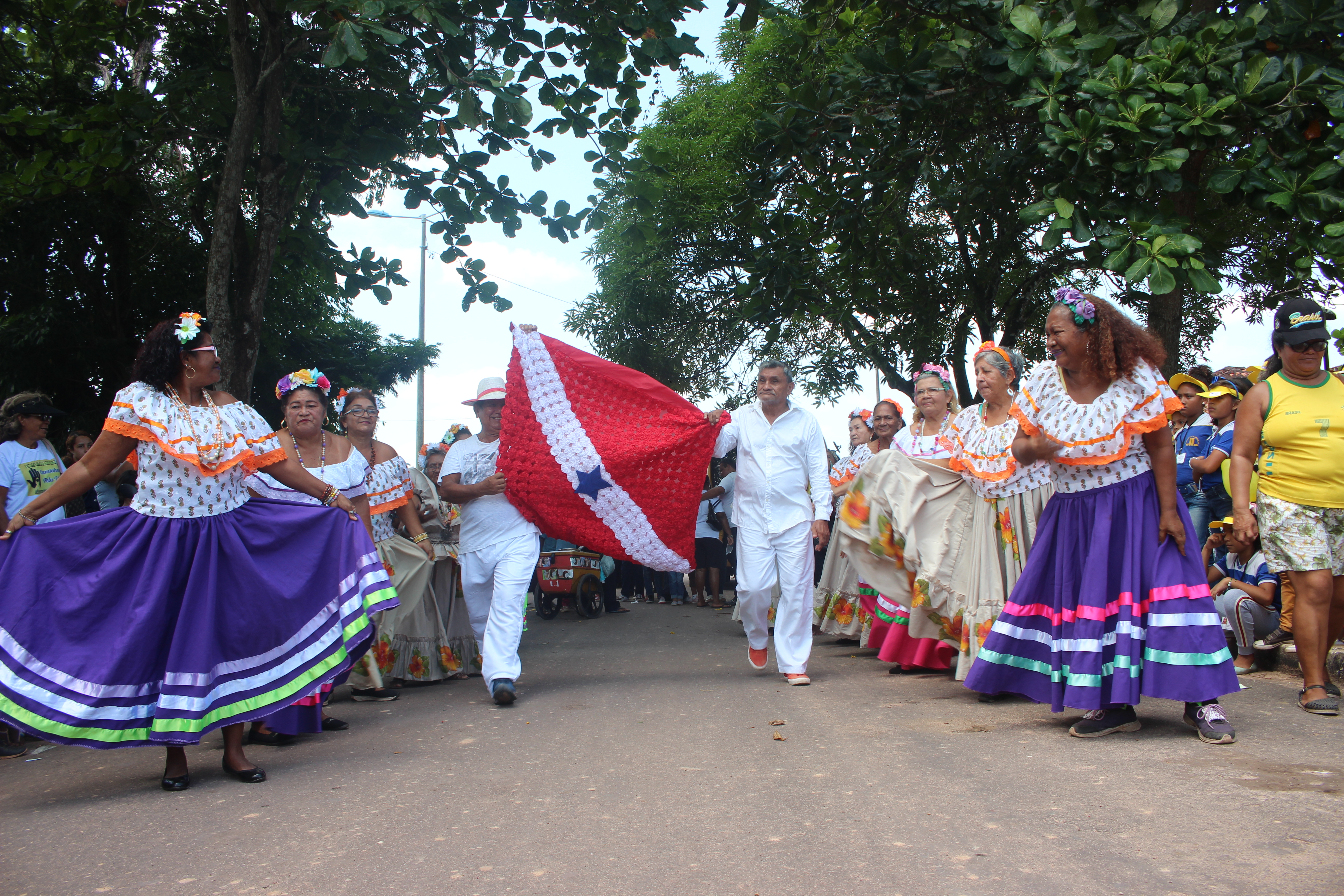 Caminhada em alusão ao Setembro Amarelo é realizada em Outeiro