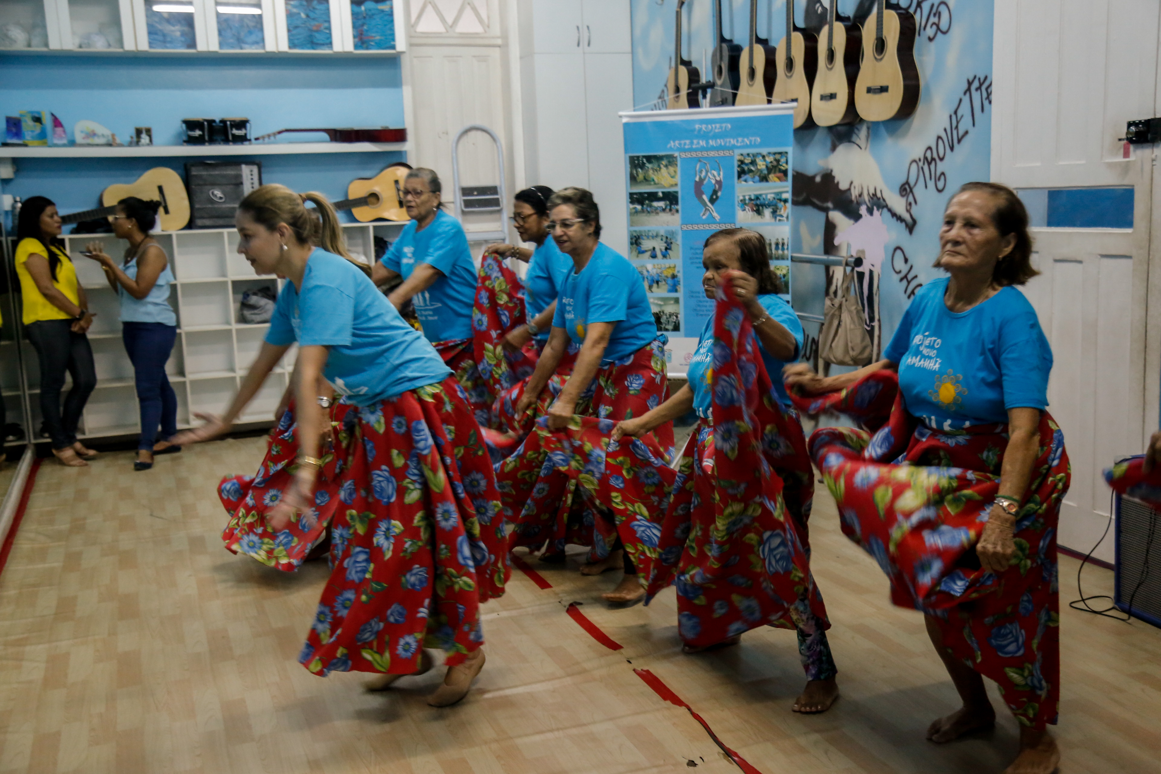 Projeto "Arte em Movimento" promove cultura e lazer para idosas