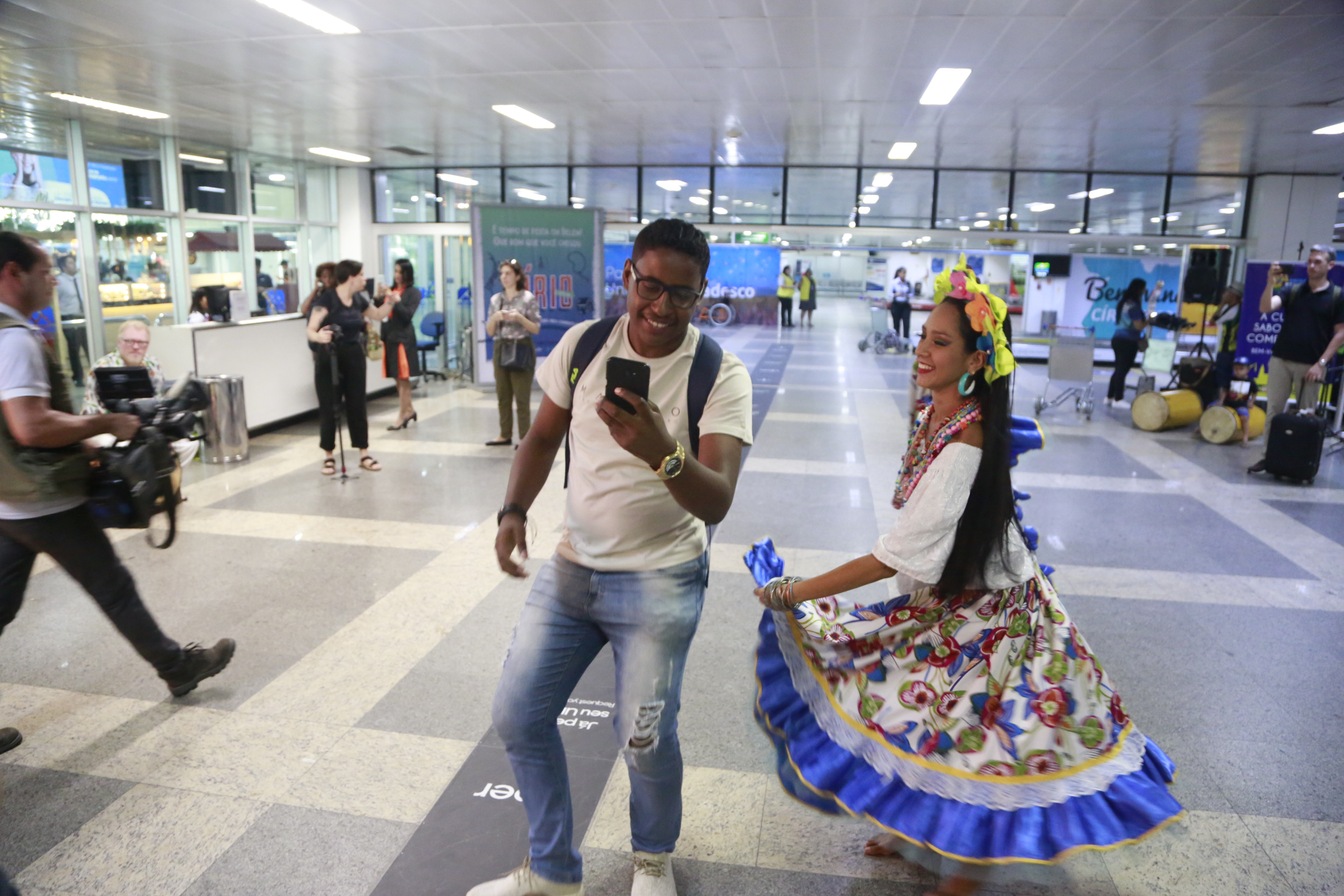 Turistas do Círio de Nazaré são recepcionados no aeroporto de Belém 