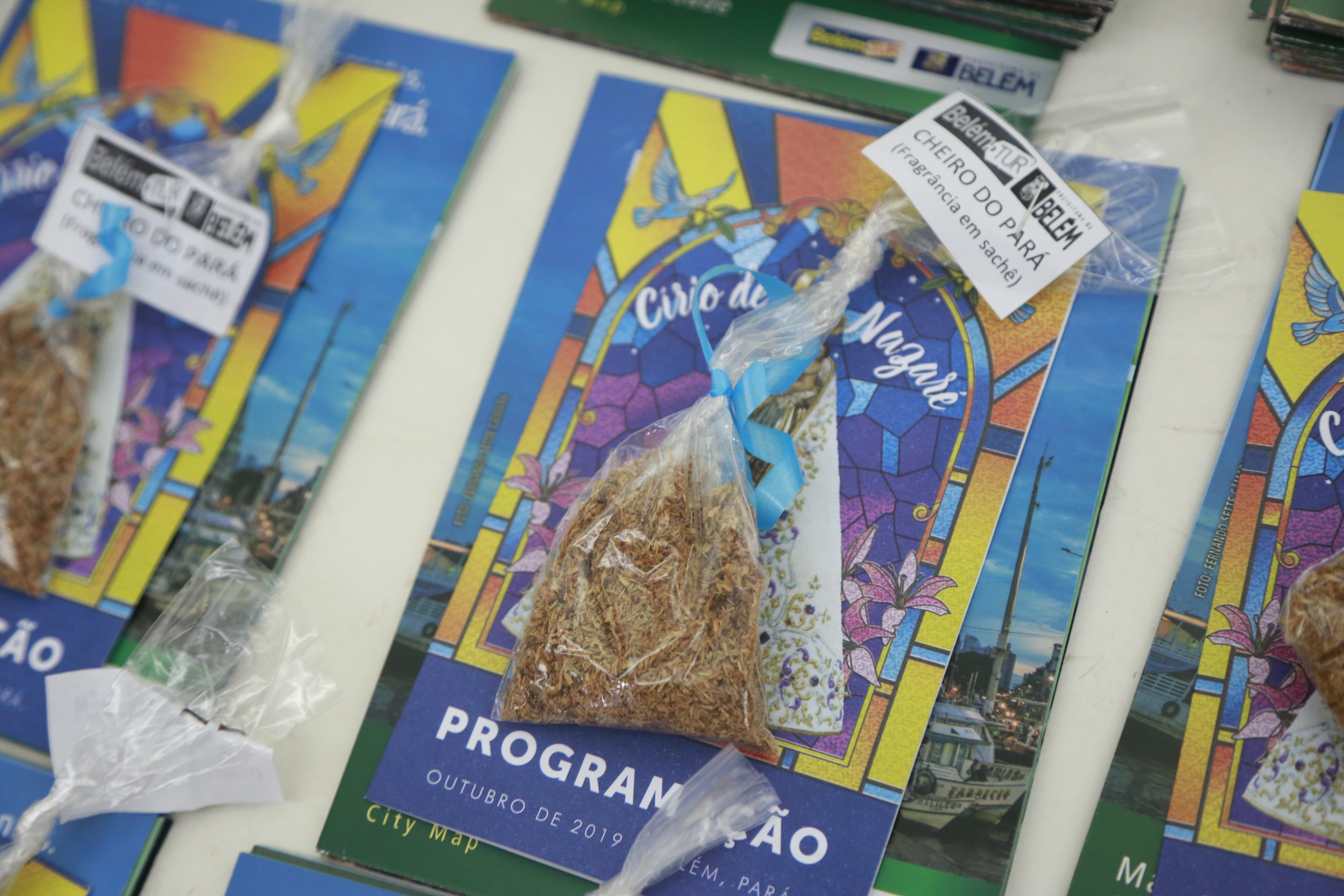 Turistas do Círio de Nazaré são recepcionados no aeroporto de Belém 