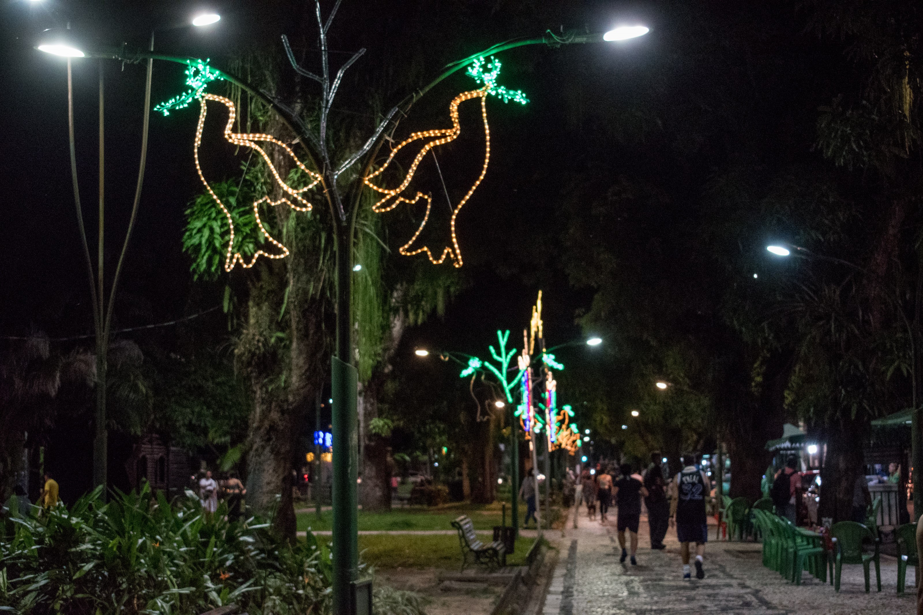 Praça Batista Campos recebe iluminação e cuidados especiais para o Círio