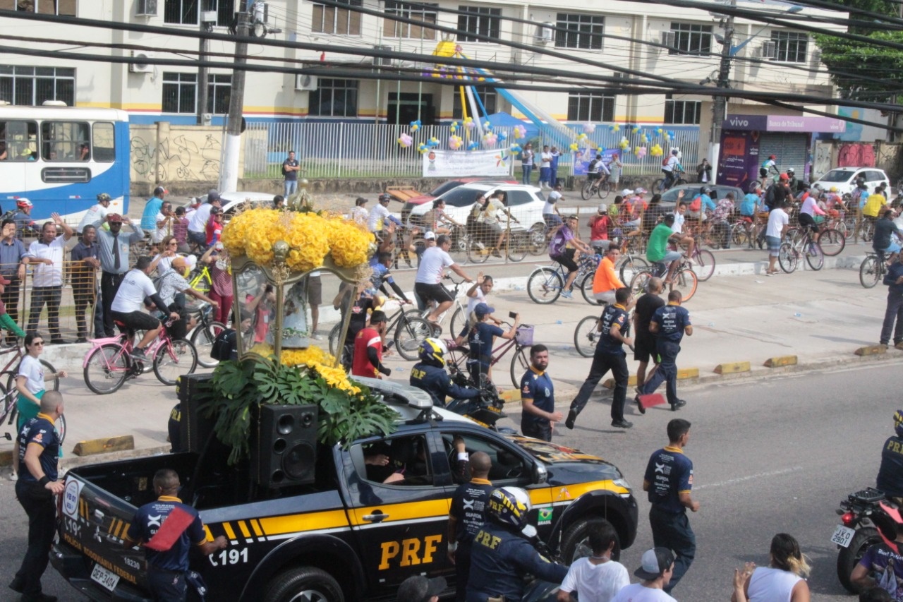 Artigos de amor e fé decoram e encantam secretarias municipais durante o Círio