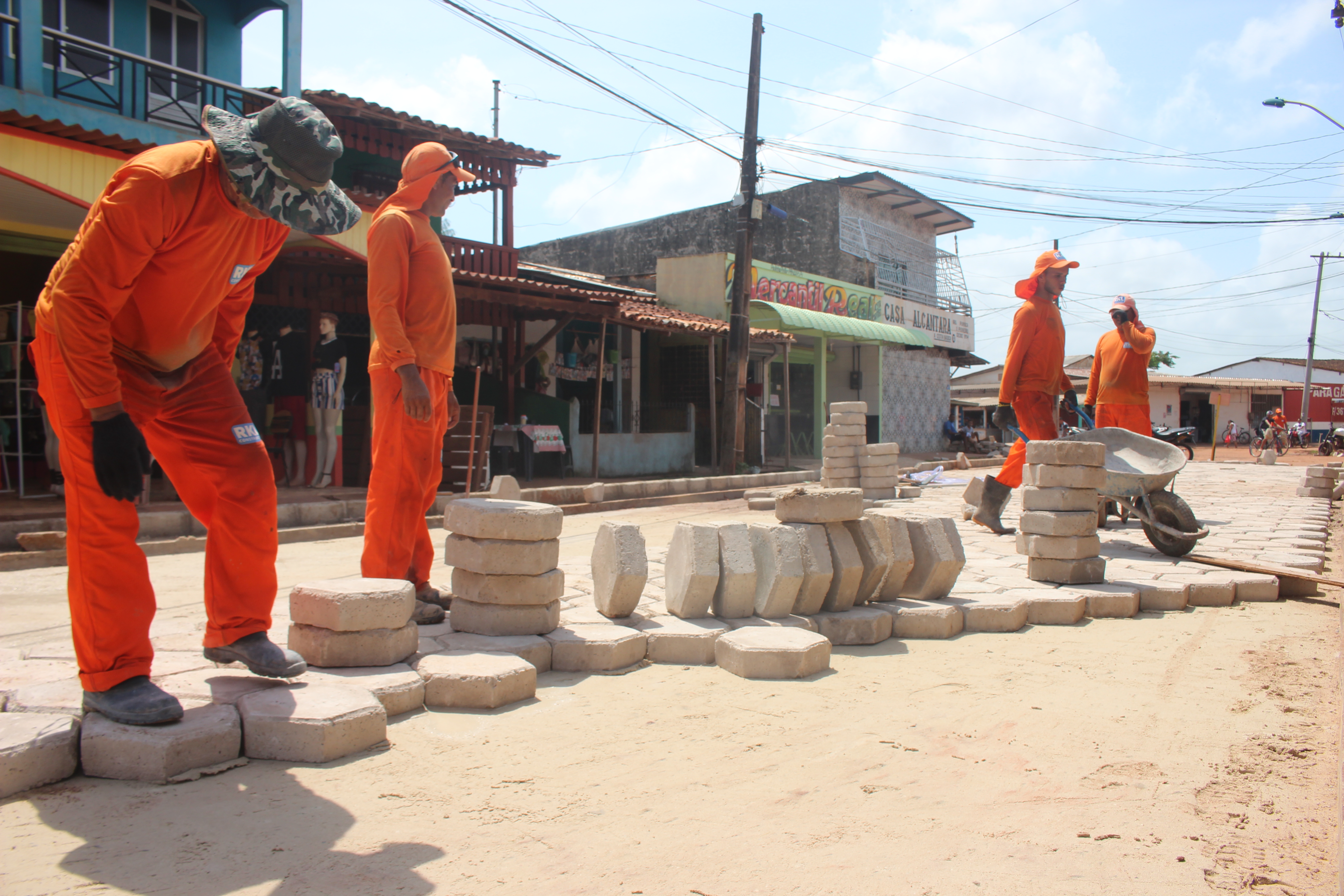 Avança obra de pavimentação com bloquetes na ilha de Cotijuba